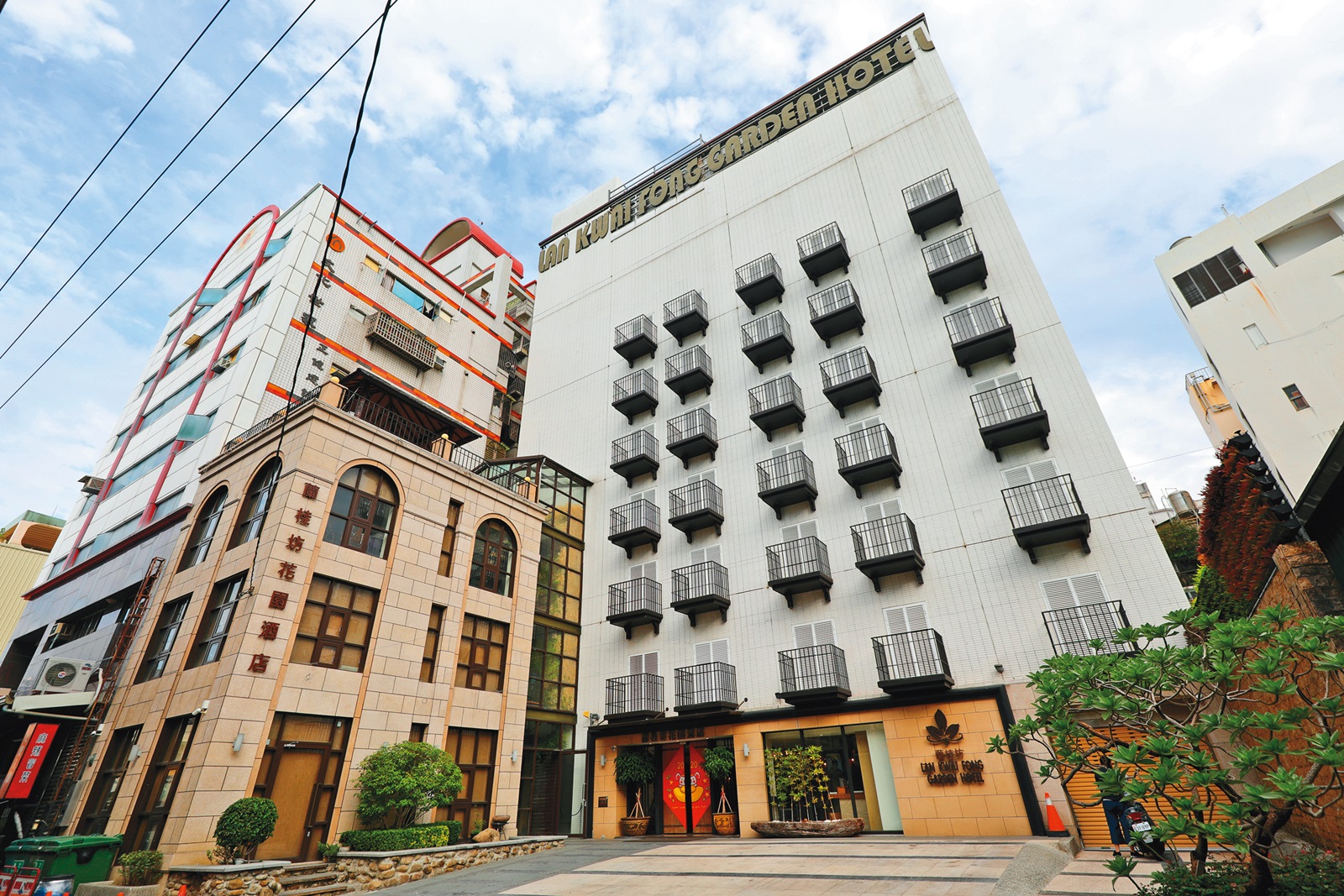 鄰近文化路夜市的「蘭桂坊花園酒店」，鬧中取靜，帶點歐式風格。