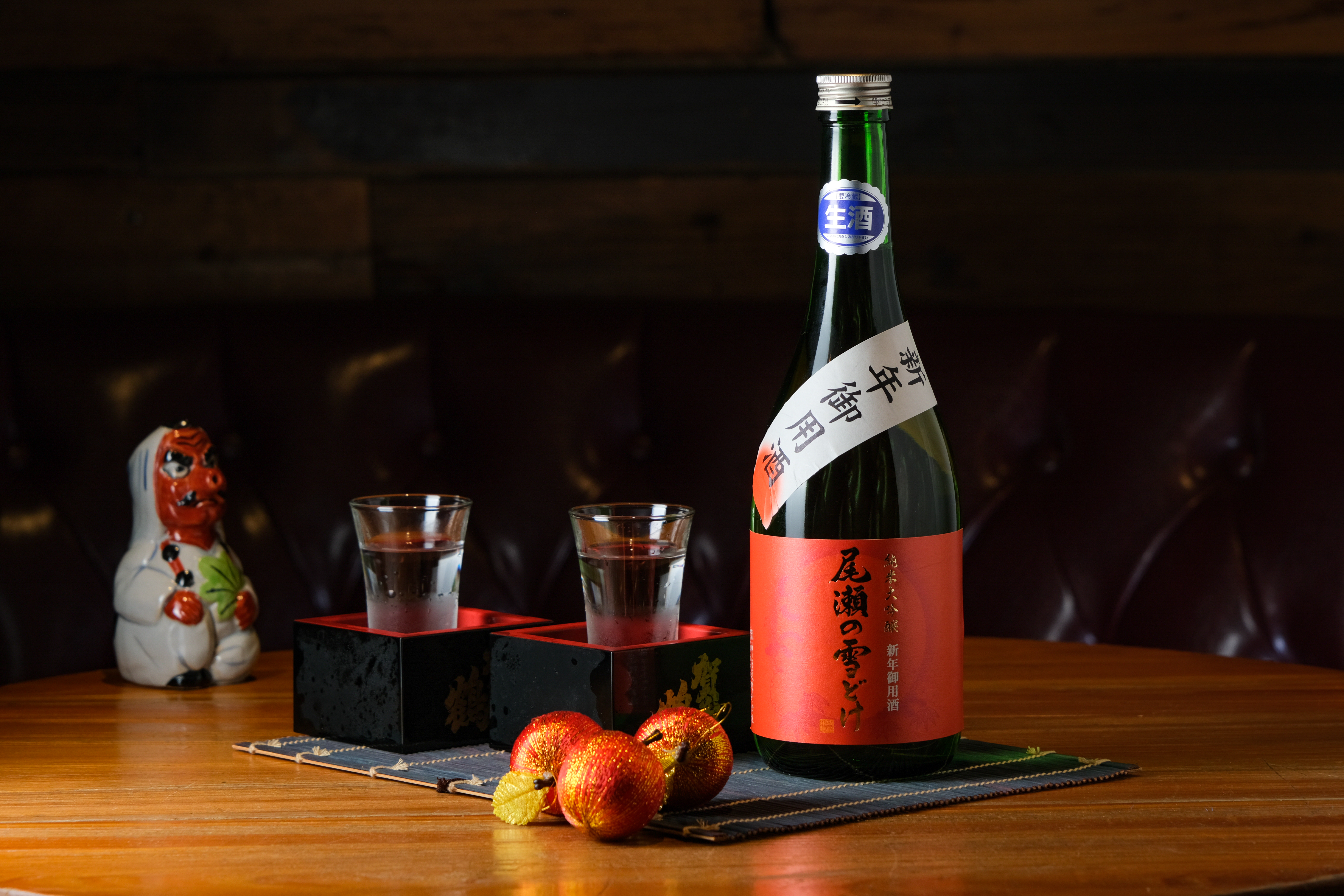 「尾瀨雪融 純米大吟釀 新年御用酒」是龍神酒造為新年低溫釀製的祝賀酒，精米度39%是日文Thank You的諧音。（1,980元／瓶、720ml）