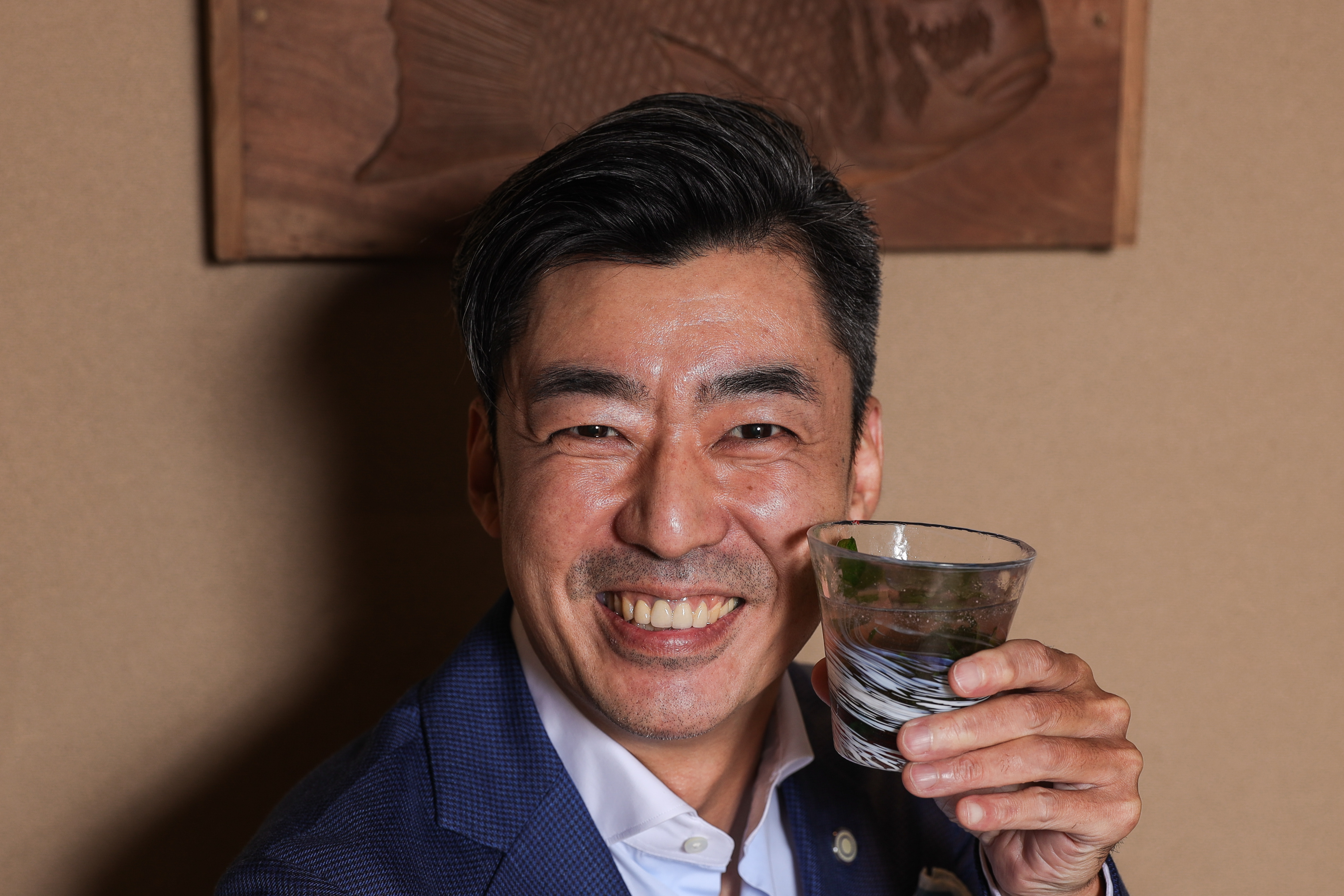 歐子豪在清酒領域深耕多年，2020年因疫情暫緩腳步，卻也沒閒下來，剛好趁此空檔整理以往累積資料，也重新思考未來方向。（葉琳喬攝）
