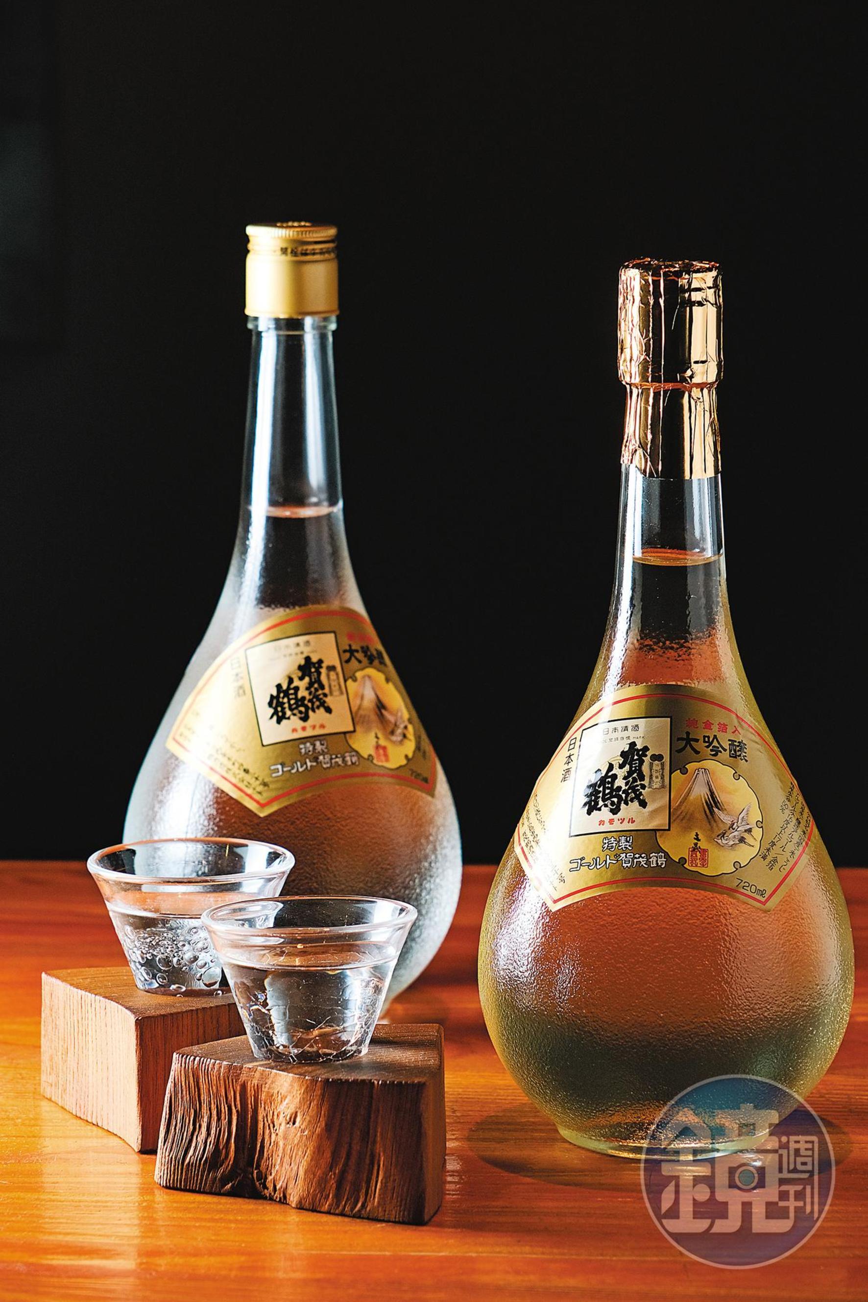 「賀茂鶴 特製黃金大吟釀」內含櫻花形狀的金箔,是2014年4月日本前首相安倍晉三在壽司之神小野二郎的「數寄屋橋次郎」,宴請美國前總統歐巴馬時,用餐搭配的清酒之一。(1,970元/瓶、720ml)