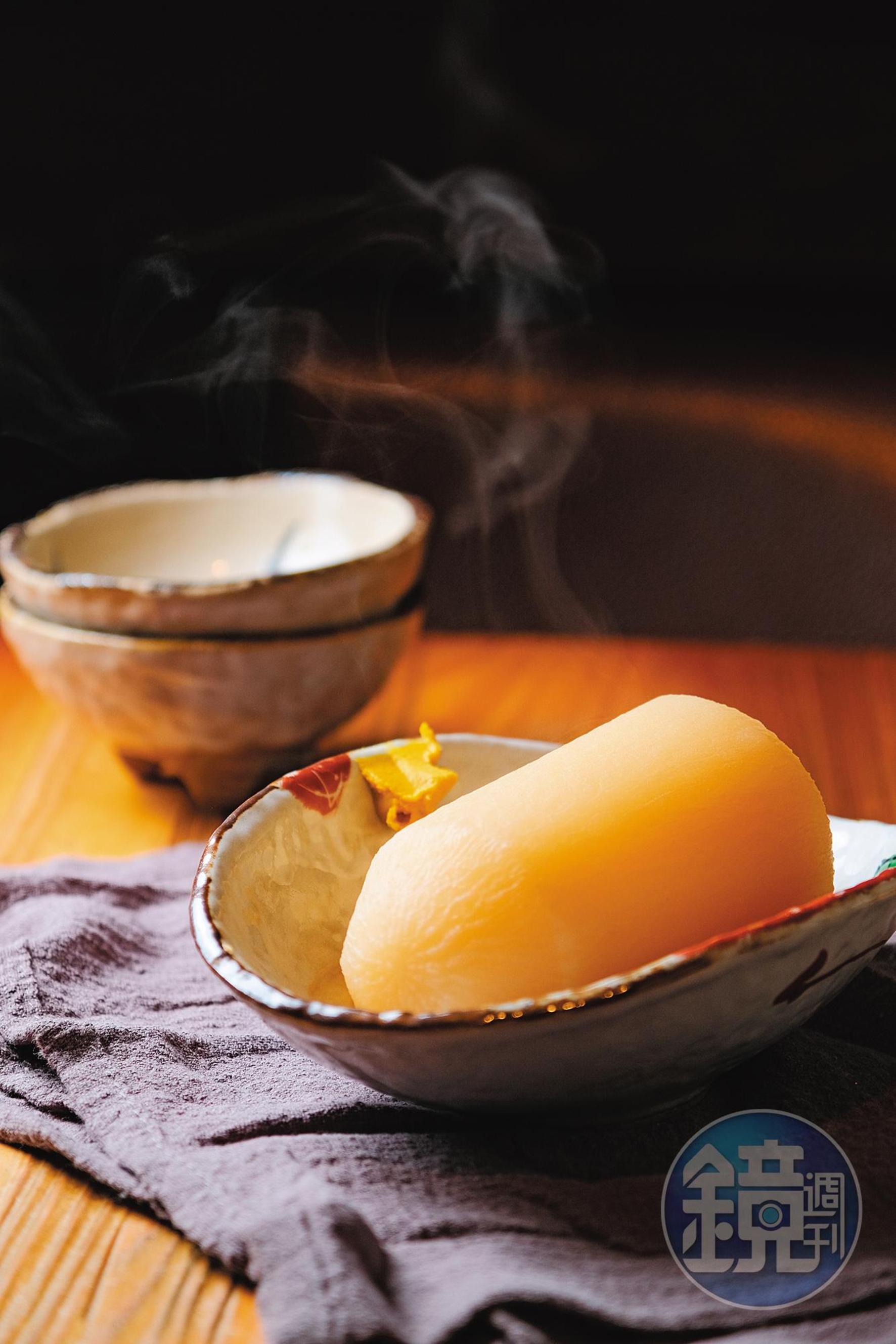 「大根煮」的單純滋味,適合搭配純米大吟釀。(100元/份)
