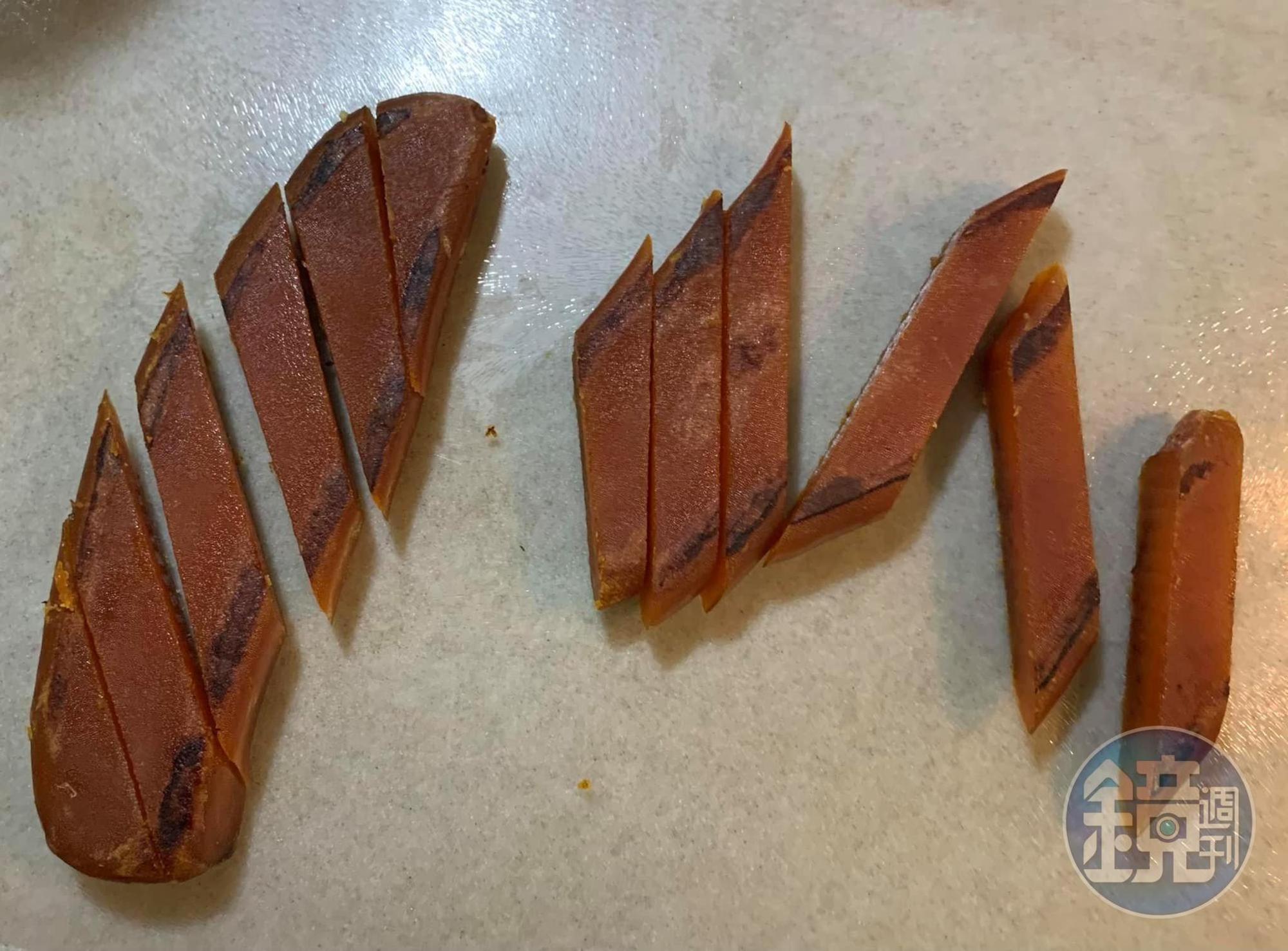 烏魚子切厚片備用。