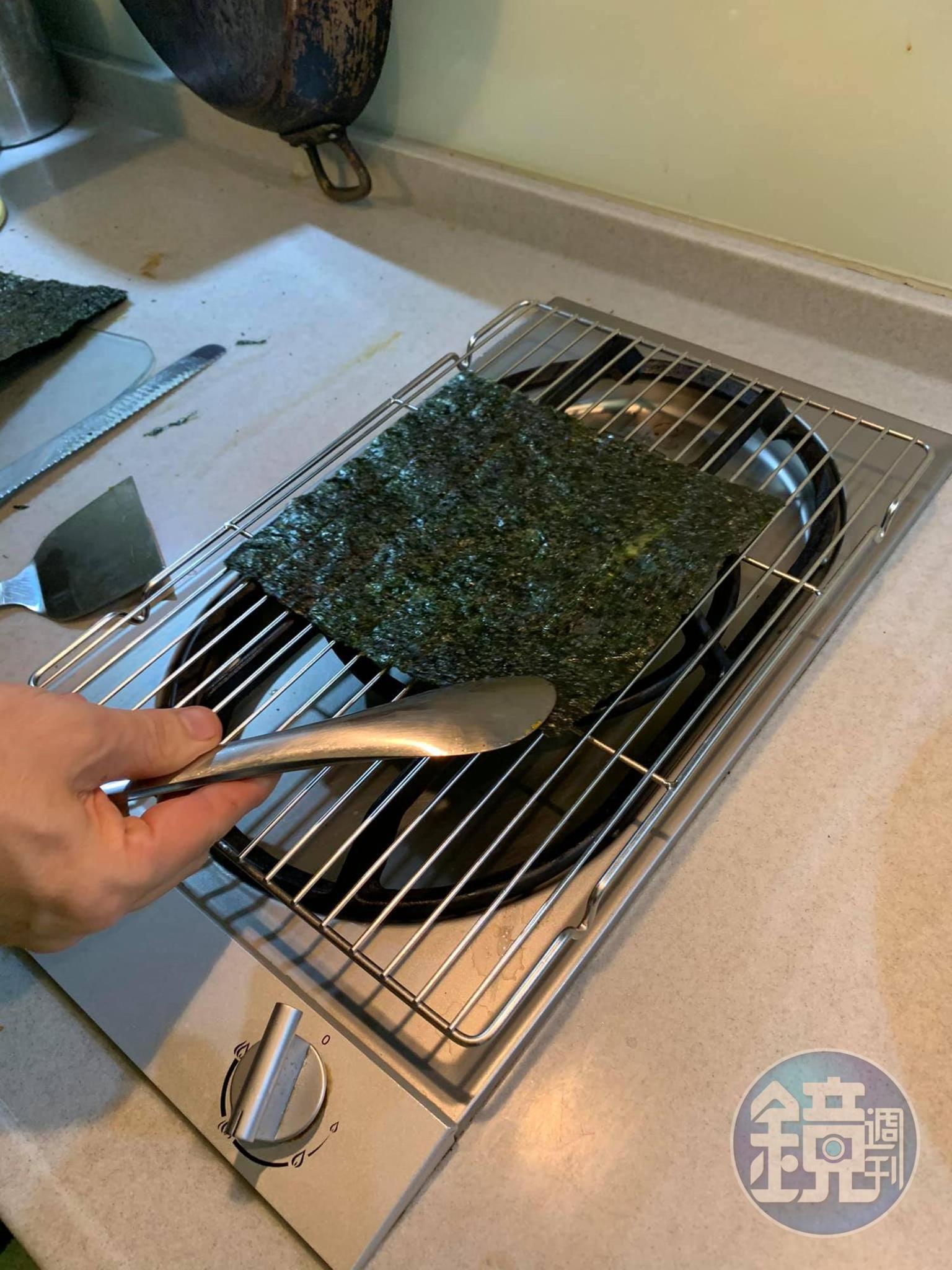 迅速翻面，移開。