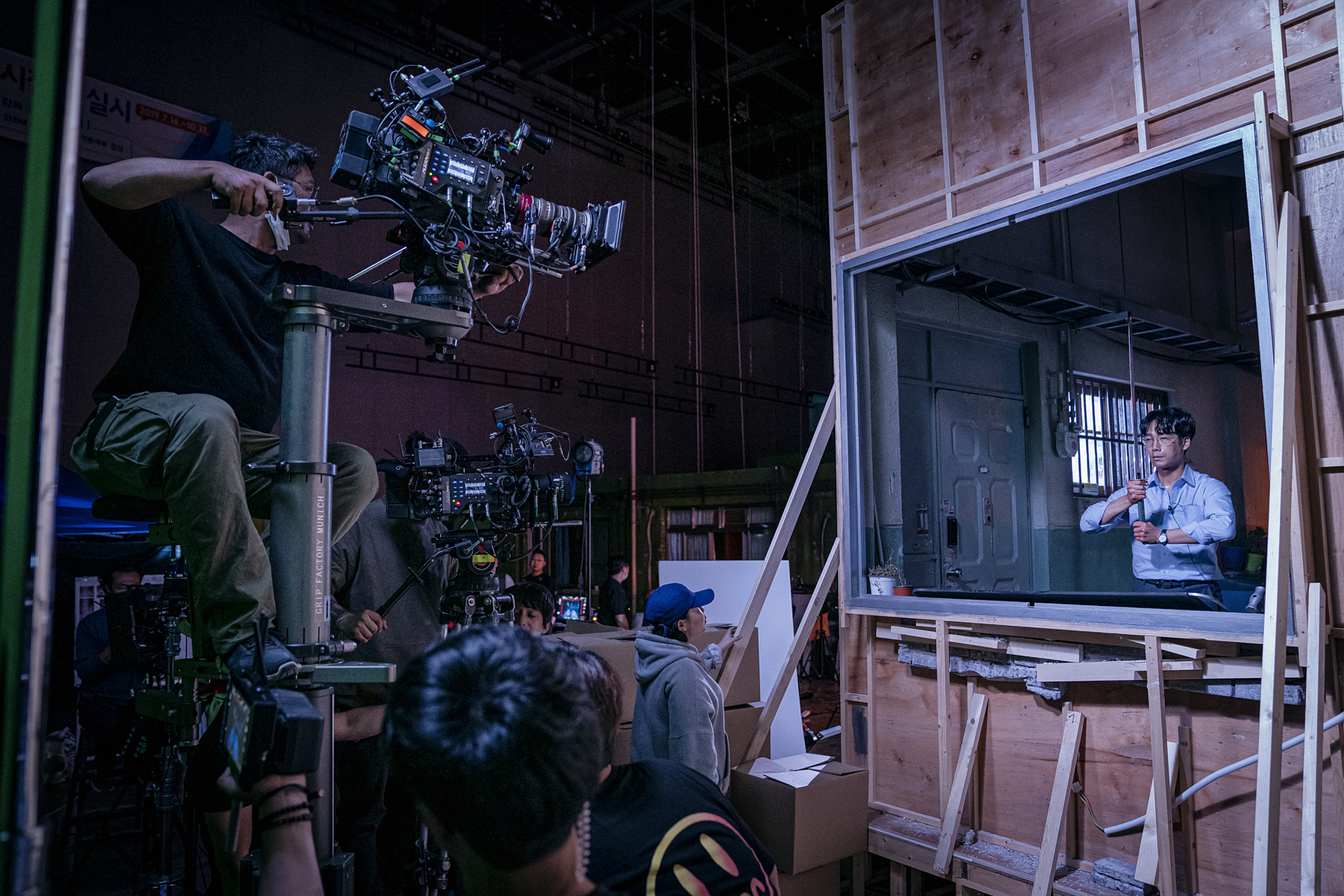 《Sweet Home》真人版為還原漫畫中的世界，幾乎所有場面都要靠後製。（Netflix提供）