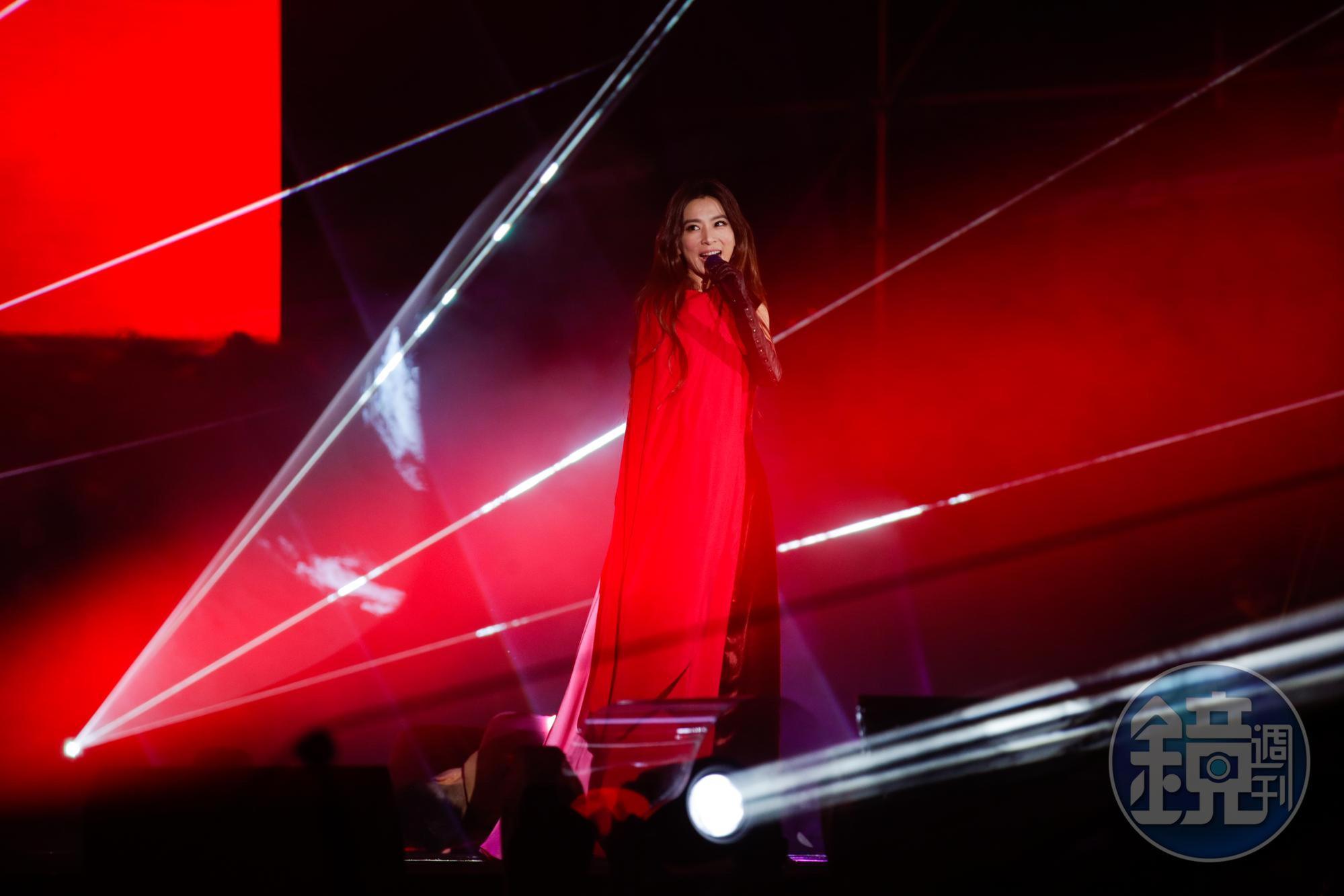 Hebe田馥甄擔任臺北最High新年城-2021跨年晚會開場歌手,獻唱4首歌曲。