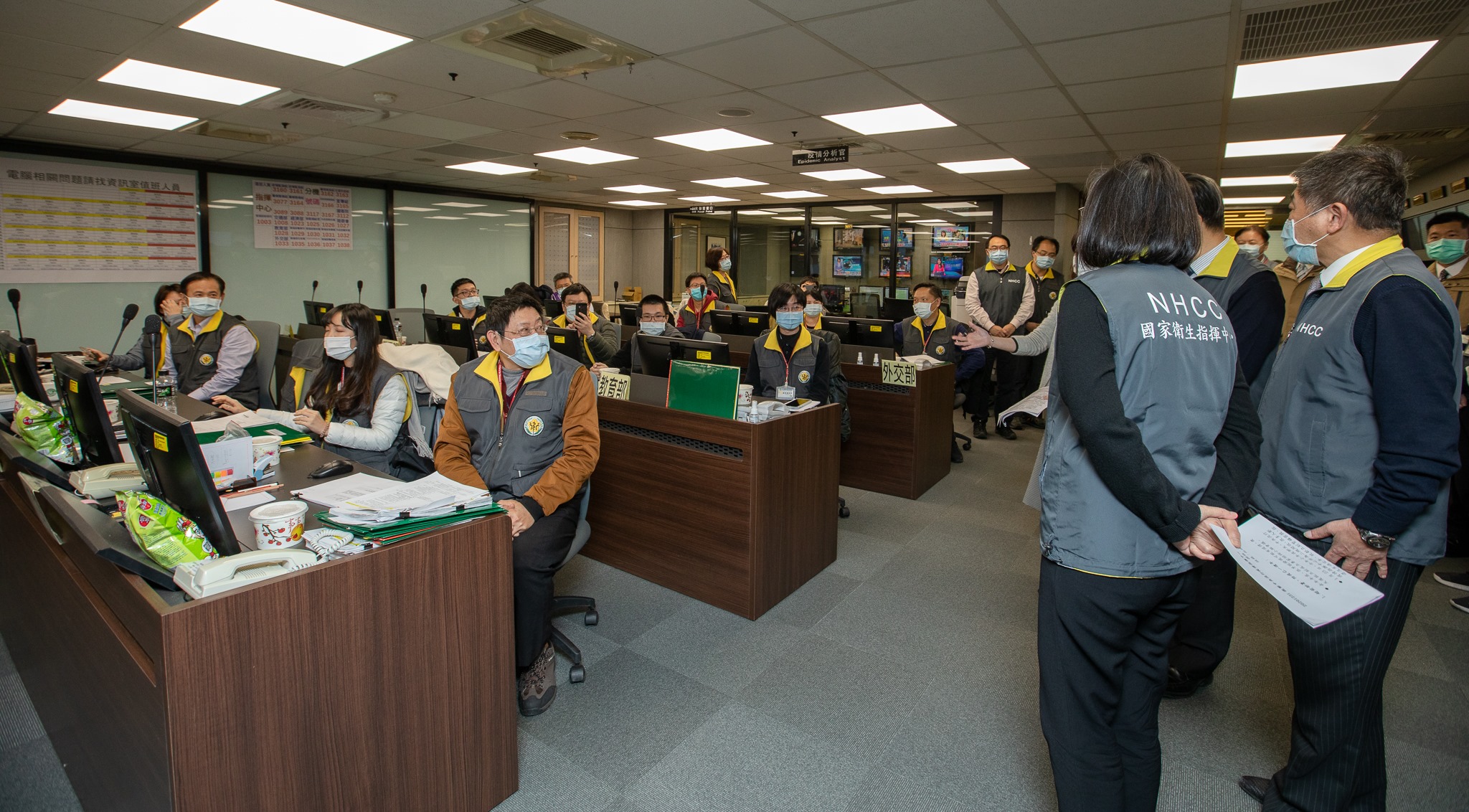 蔡英文回顧一年下來，台灣的超強防疫部署使國人能擁有更安全的環境。（翻攝自蔡英文臉書）