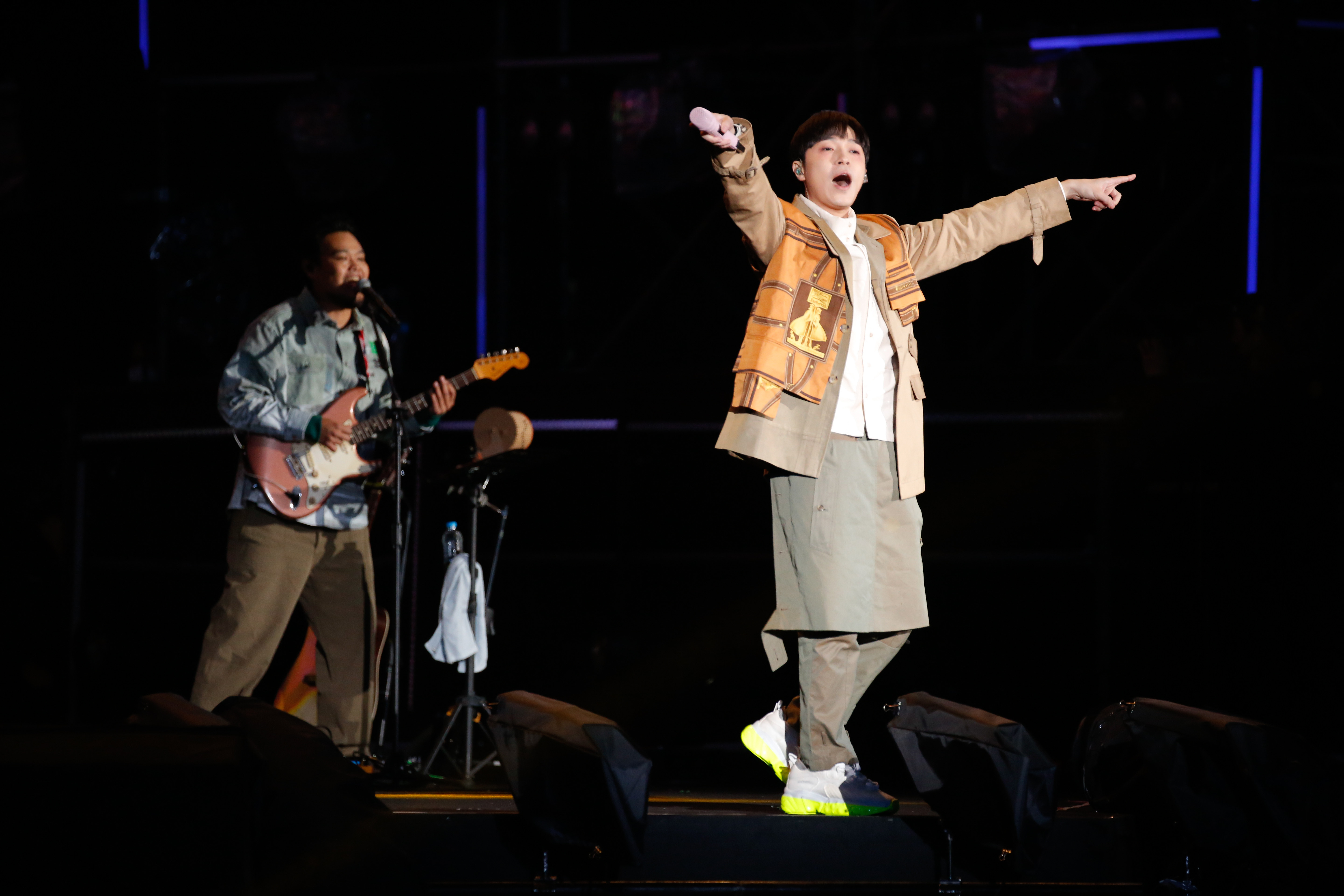 魚丁糸超有誠意，雖然跨年沒唱壓軸，卻獻唱8首歌曲，全場歌手最多。