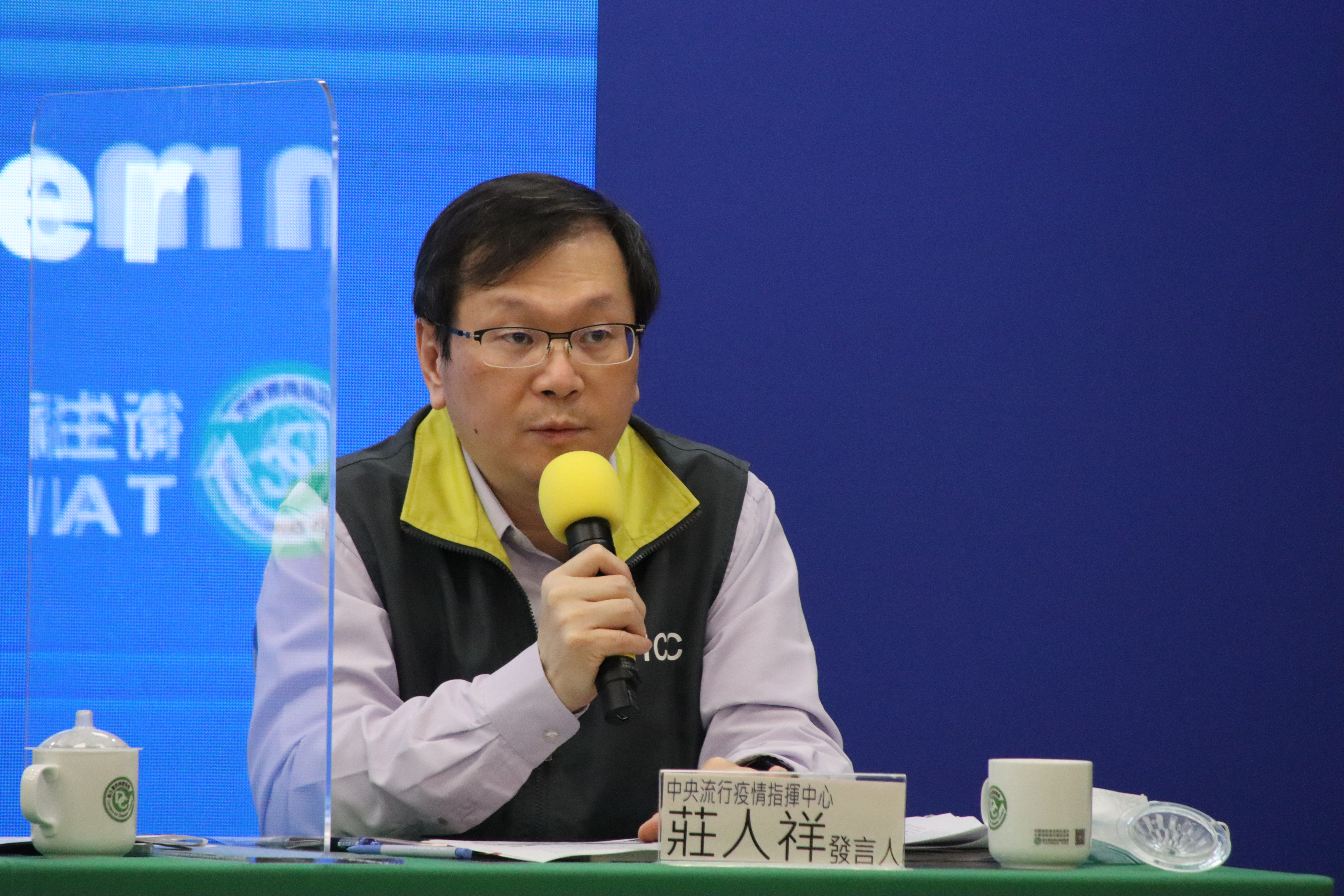 指揮中心今（2）日公布國內新增6例武漢肺炎境外移入，分別為美國2例、菲律賓2例、英國及印尼各1例。（指揮中心提供）