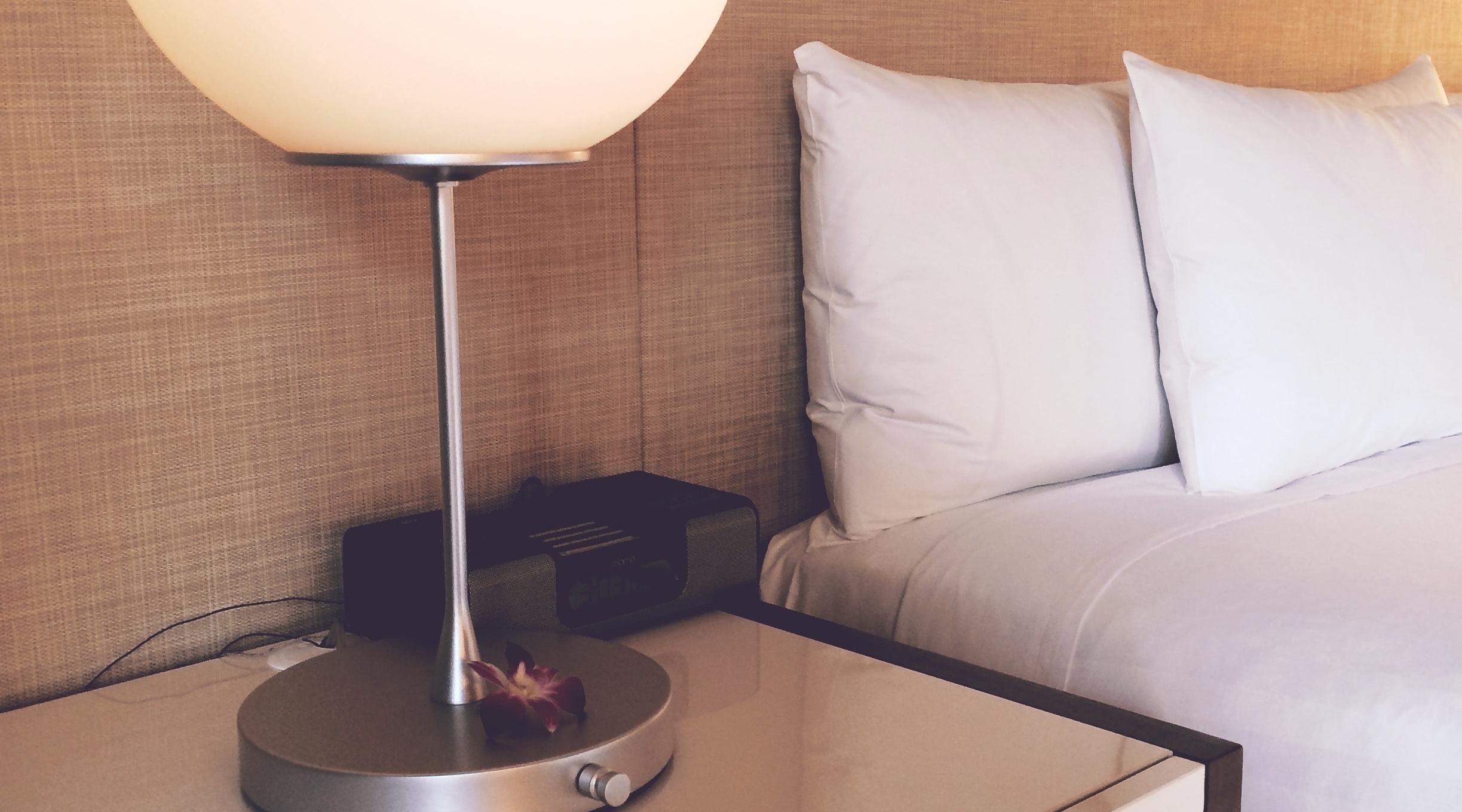 網友在訂房網站上訂飯店，結帳金額卻從8千變9萬。（示意圖／PEXELS）