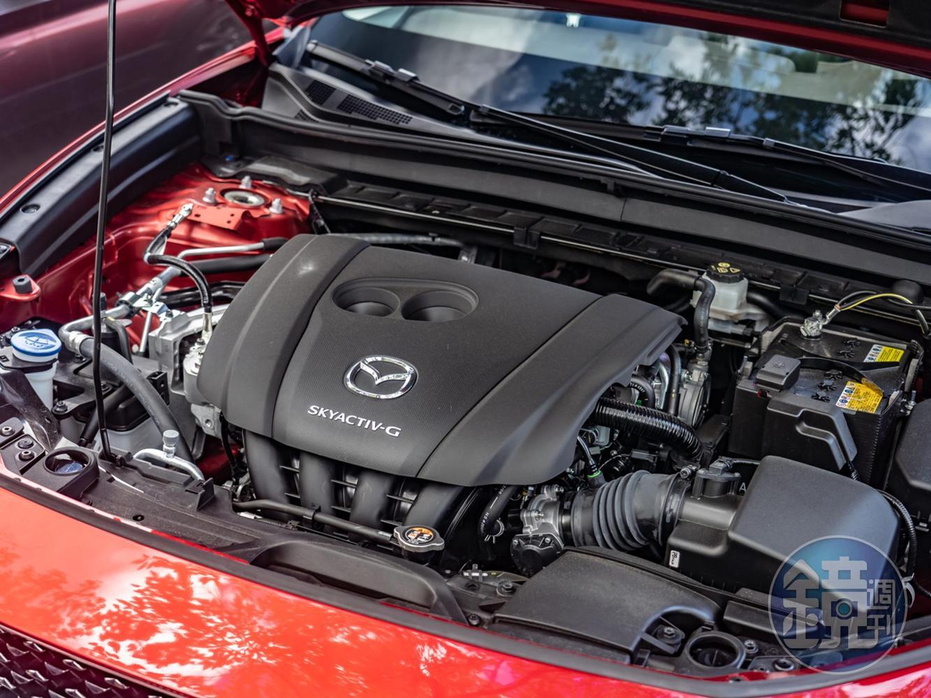 CX-30搭載的2.0升SKY-G引擎搭配六速的手自排變速箱，雖然以其1,408kg的車重來說並不算太突出，但當踩下油門時，自然進氣引擎較為線性的動力輸出，讓駕駛者可以更從容的掌握車輛的速度。