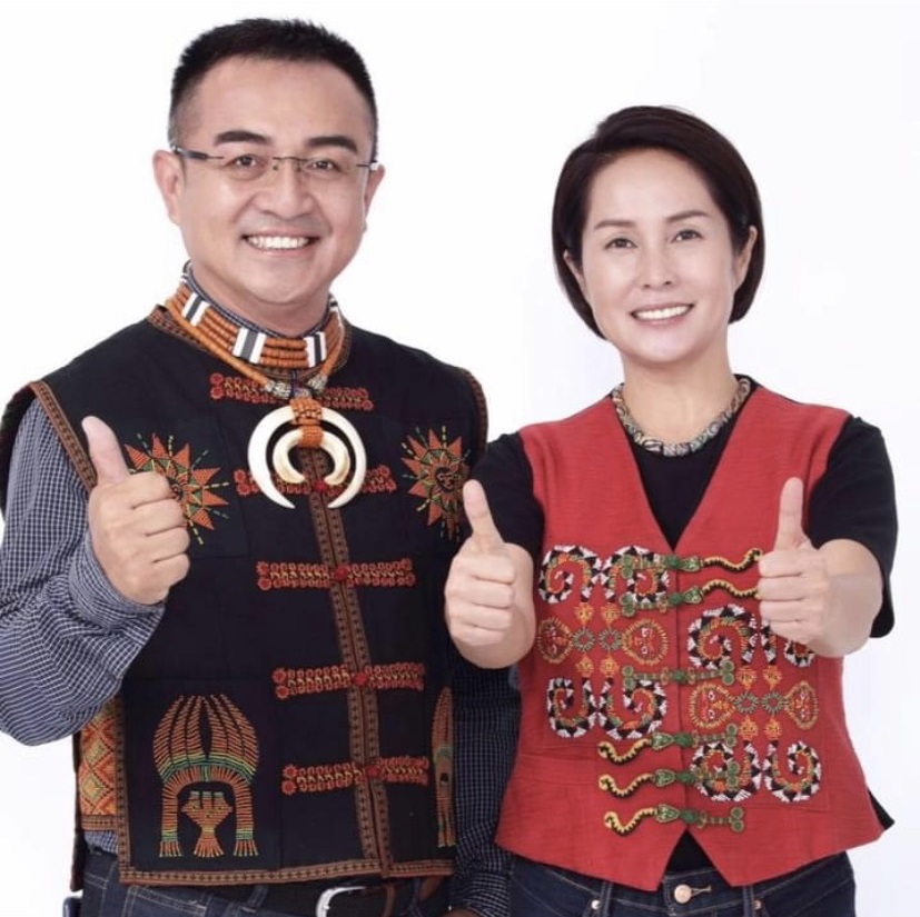 涉賄被判縣議員當選無效的周陳文彬（左），過去擔任立委高金素梅（右）之助理。（翻攝周陳文彬臉書）
