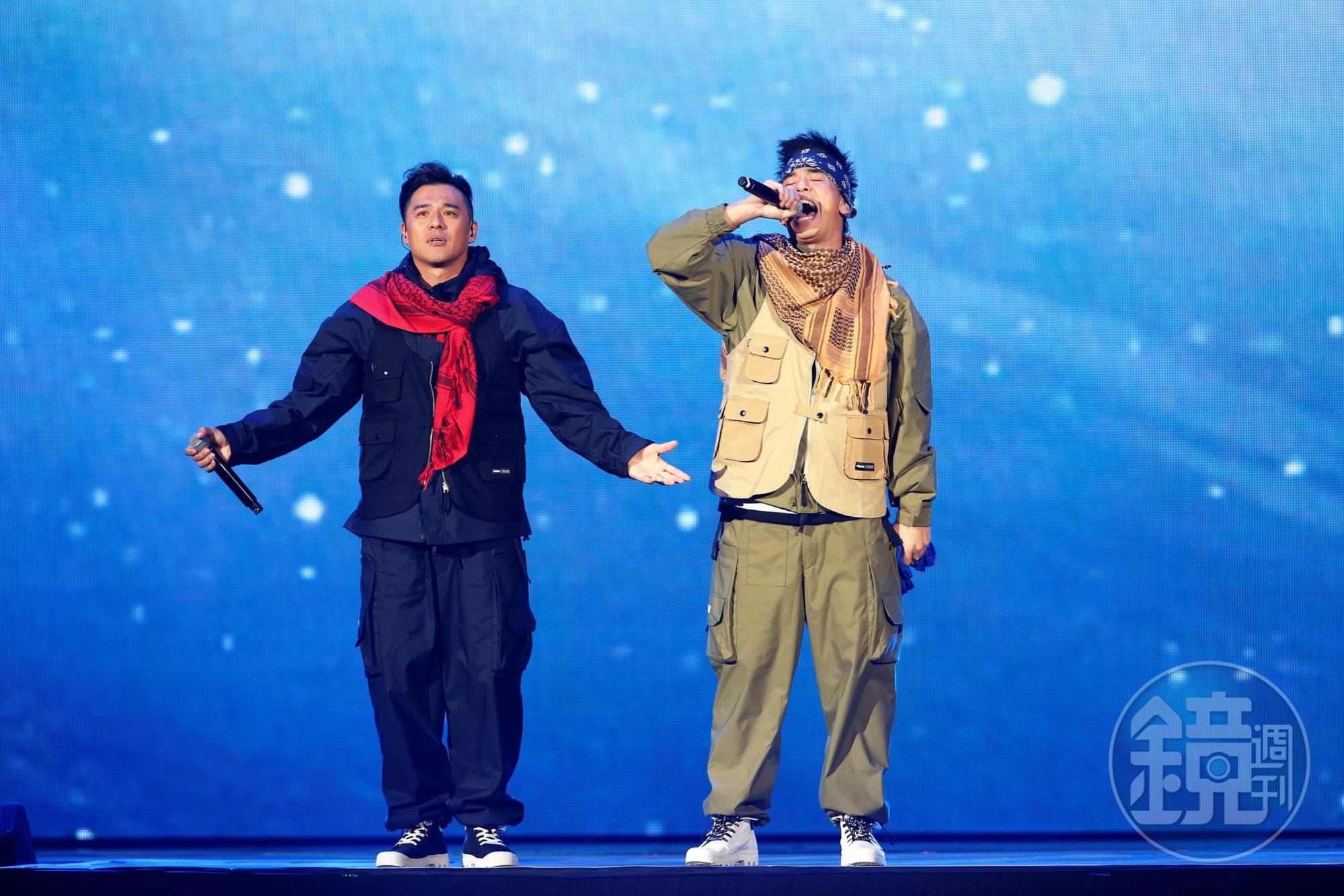 竇智孔、柯有綸獻唱好友小鬼遺作〈扛得住〉，相當感人。