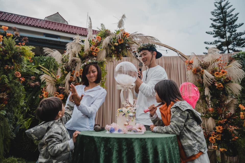 宥勝與太太有一子一女，為了小孩的教育，他們近期暫定居台中。（翻攝自宥勝臉書）