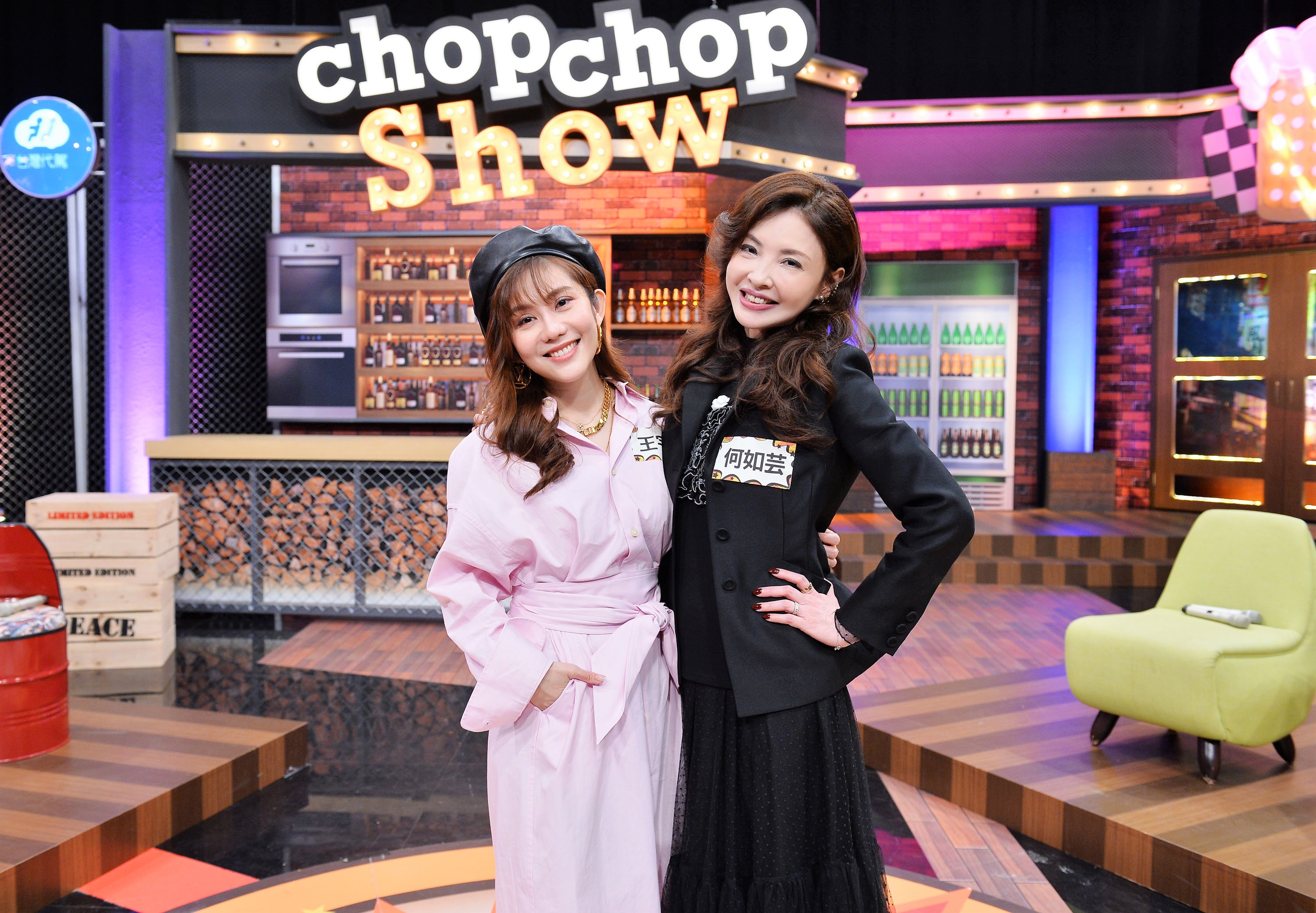 王宇婕跟何如芸因戲結緣，兩人日前上節目互相爆料。（TVBS提供）