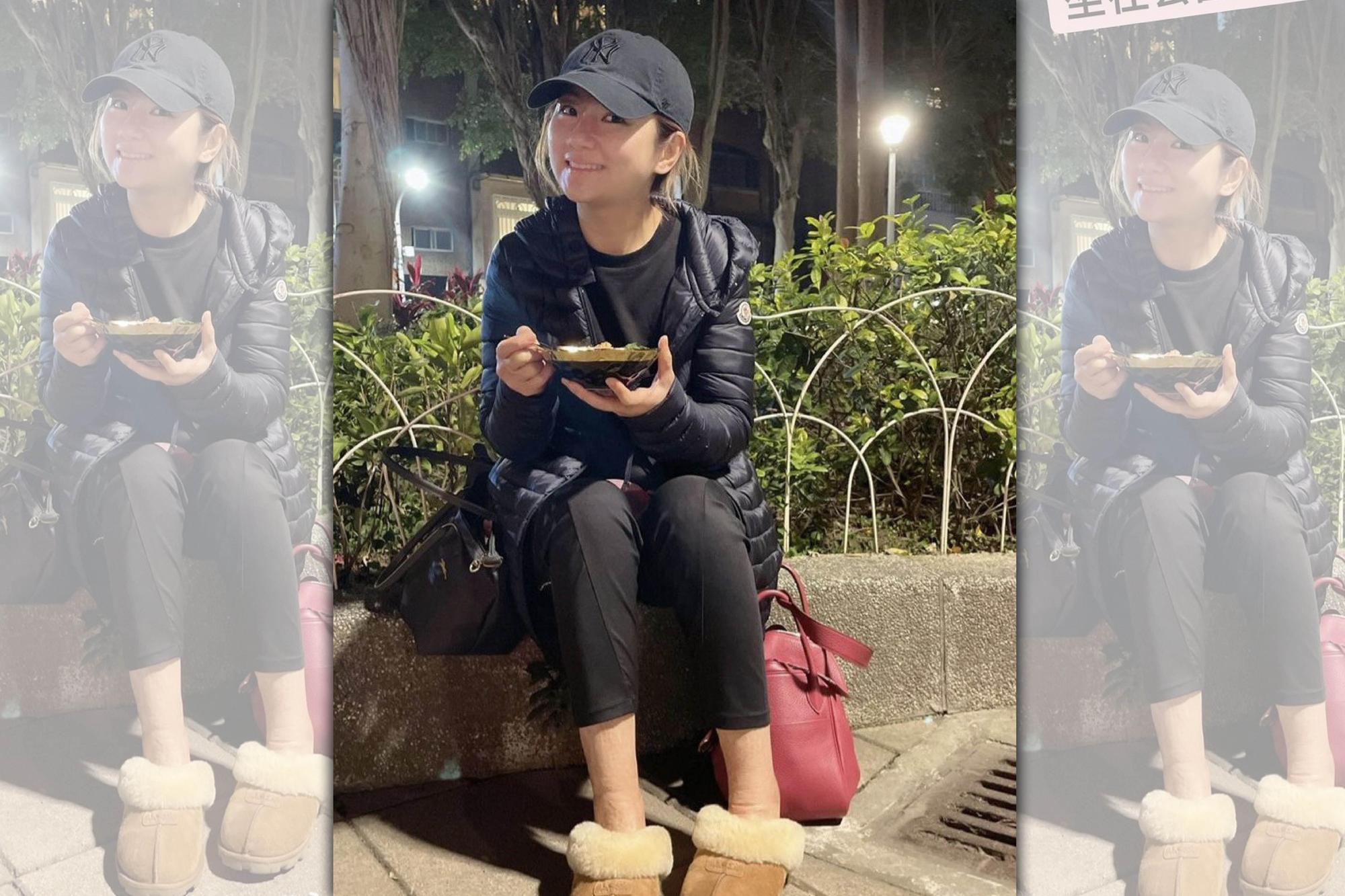 Selina學一般客人坐在公園吃豆花,行為舉止相當可愛。(翻攝自Selina IG)