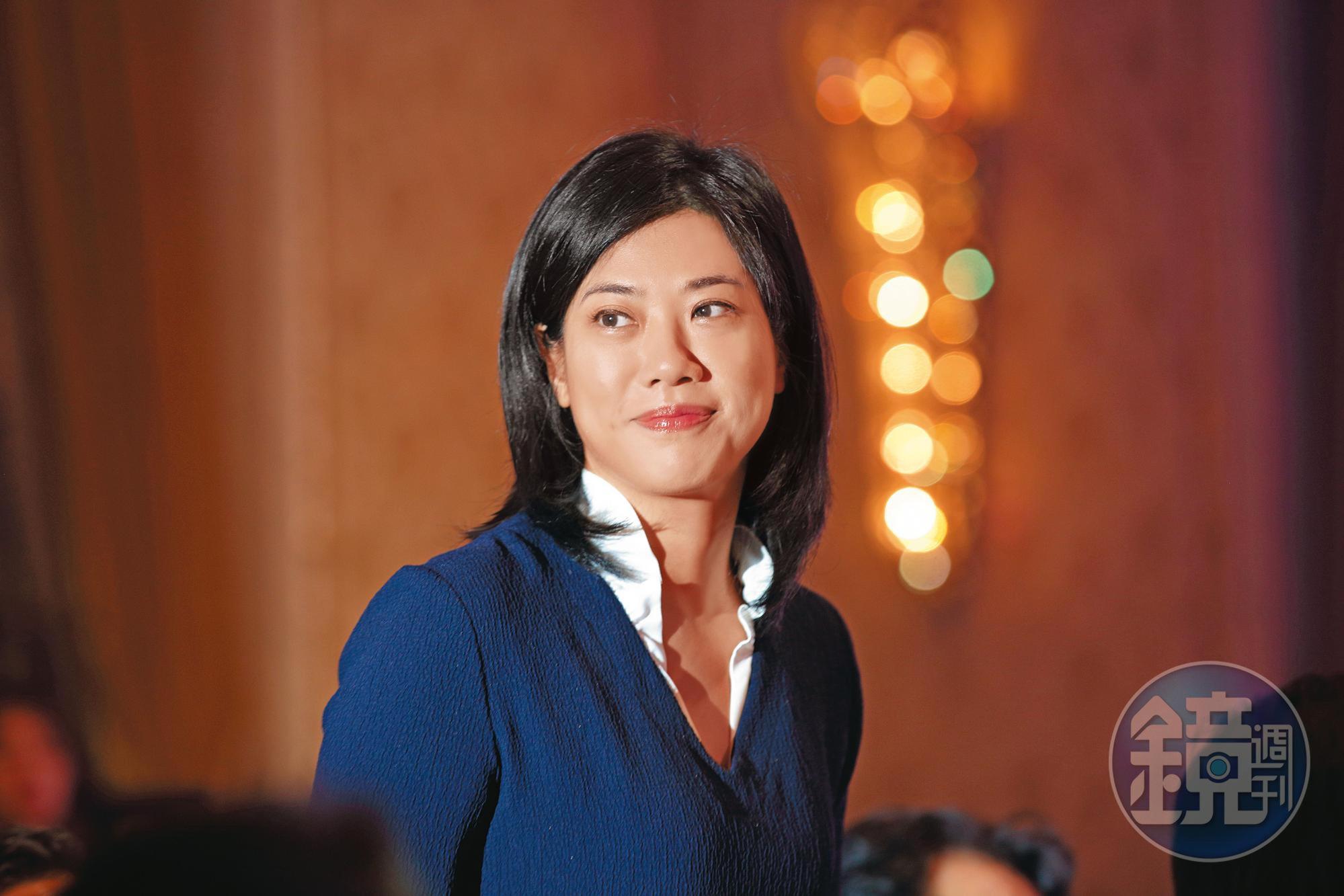吳東進次女吳欣儒（圖）和姊姊吳欣盈分工，主掌銀行業務。