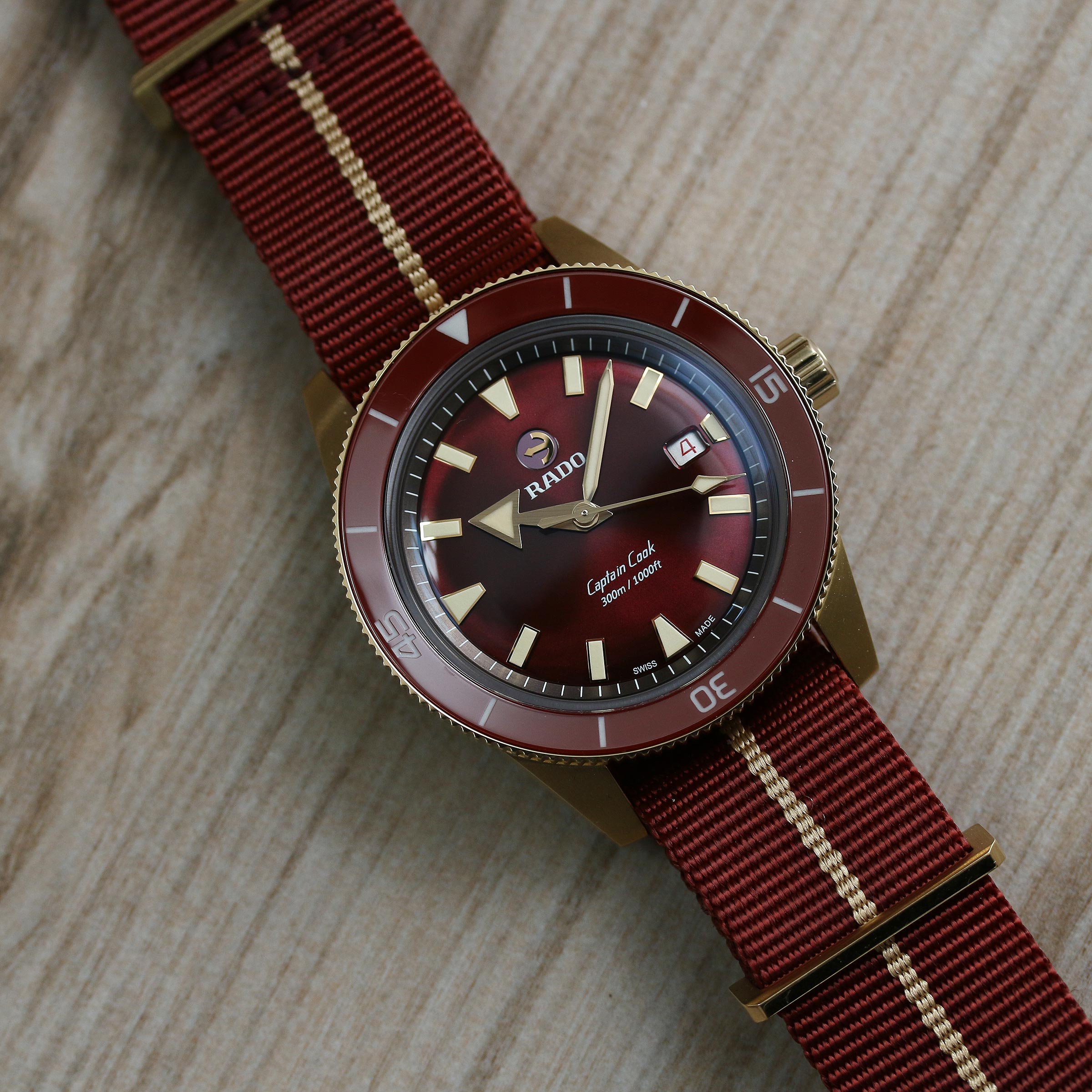 Captain Cook庫克船長鋼鐵紅青銅款,參考售價NT$ 80,400。