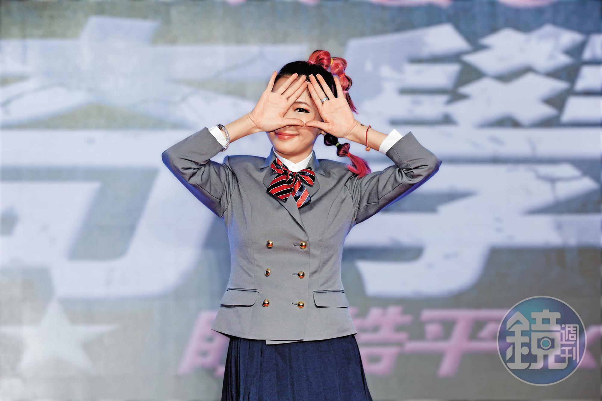 Makiyo與好姐妹范瑋琪「疫」口同聲,犧牲自己宣傳口罩的重要性,這就叫睜眼說瞎俠話。
