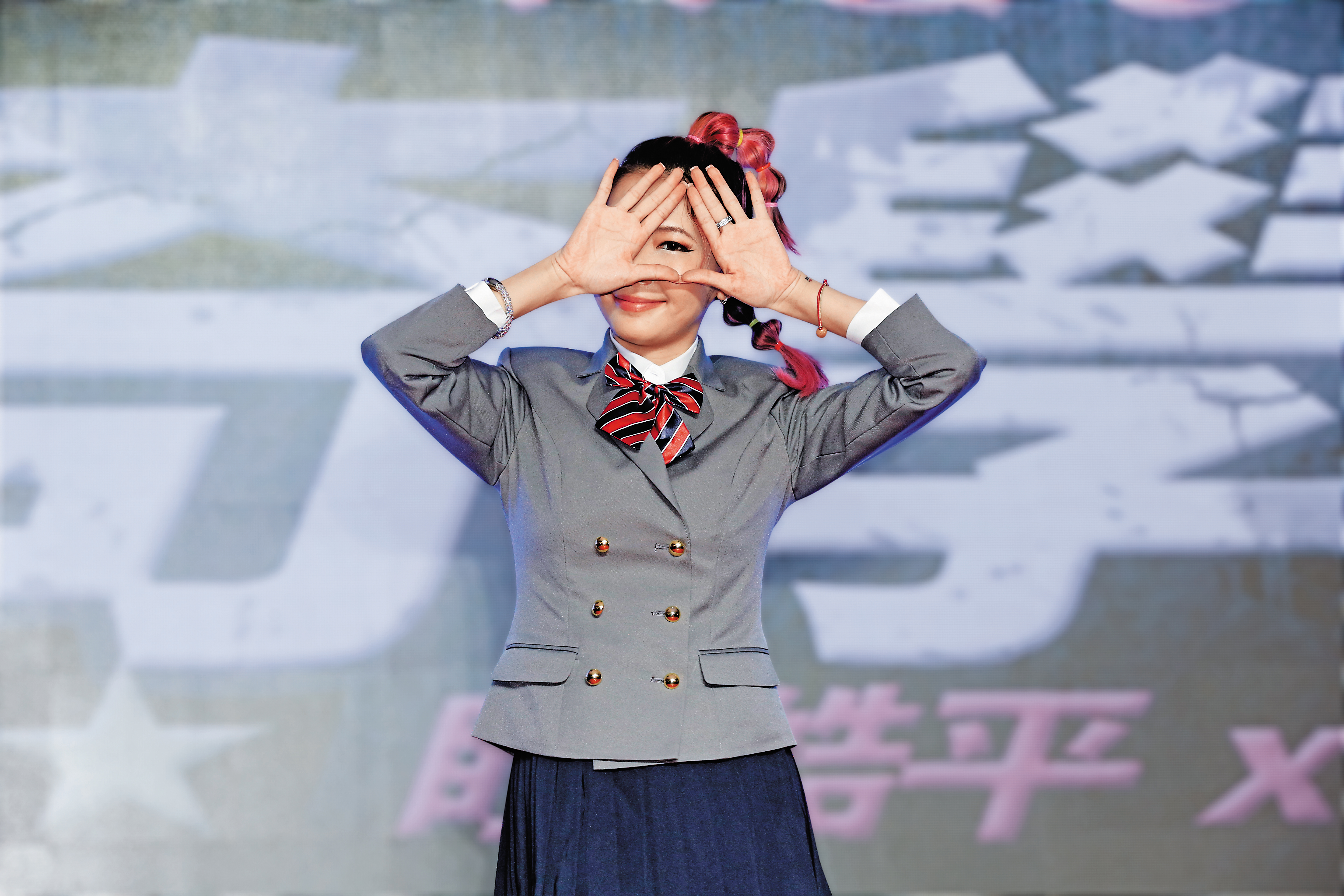 Makiyo與好姐妹范瑋琪「疫」口同聲，犧牲自己宣傳口罩的重要性，這就叫睜眼說瞎俠話。