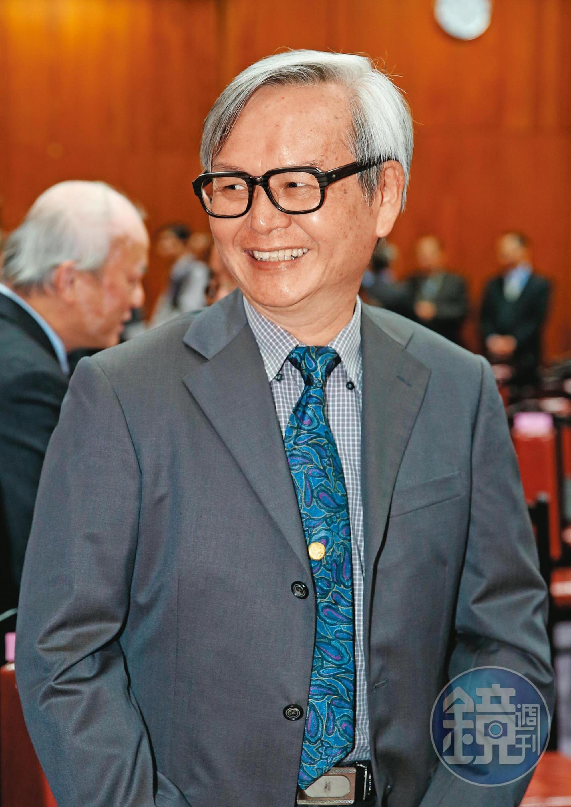 懲戒法院現任法官洪佳濱(圖)不僅與翁茂鍾多次見面,還收受翁至少4件高級襯衫。