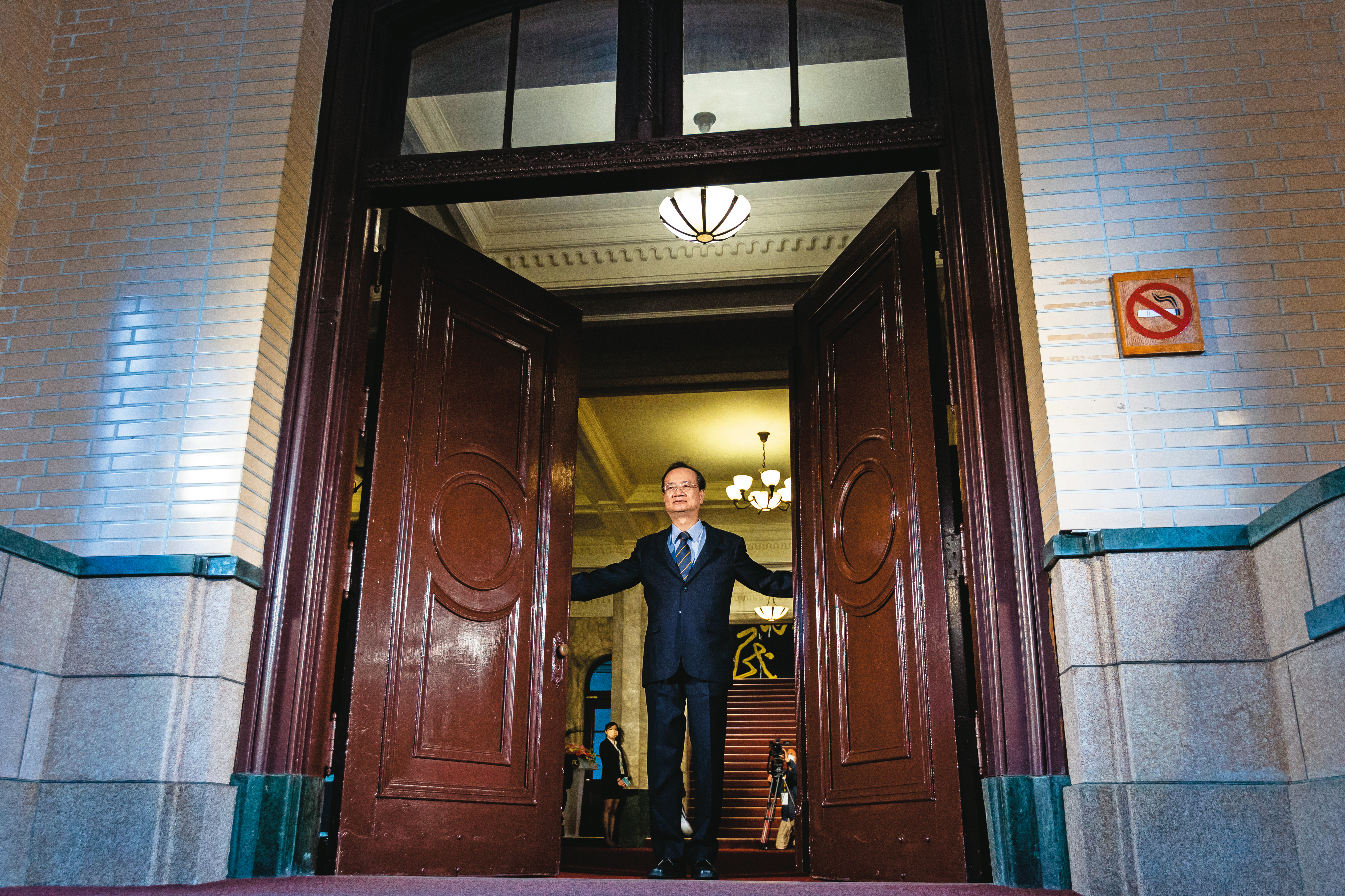 司法院長許宗力正以司法開門及國民法官等活動來提高司法正面聲量,但面對石木欽案卻噤若寒蟬,異常低調。