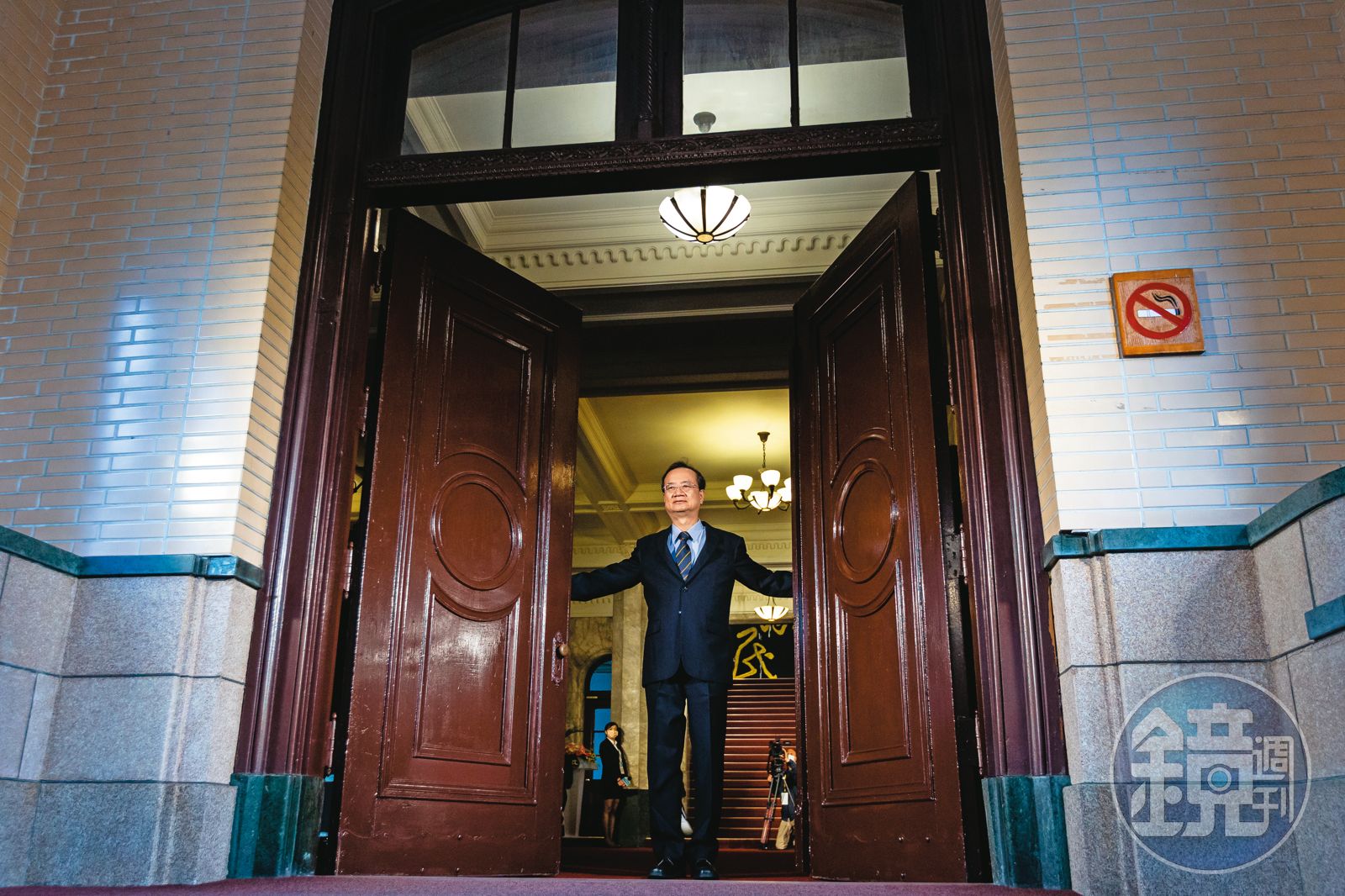 【司法高官捲醜聞3】他廣送高級襯衫成司法界「制服」　客制化袖口藏玄機 - 鏡週刊 Mirror Media