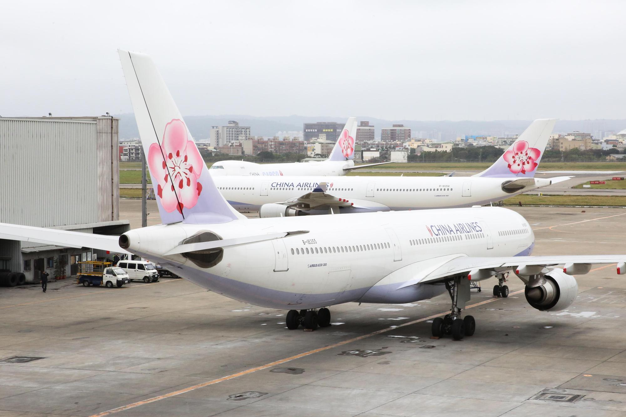 中華航空一名貨機副機師被踢爆於居家檢疫期間外出打高爾夫球。（本刊資料照）