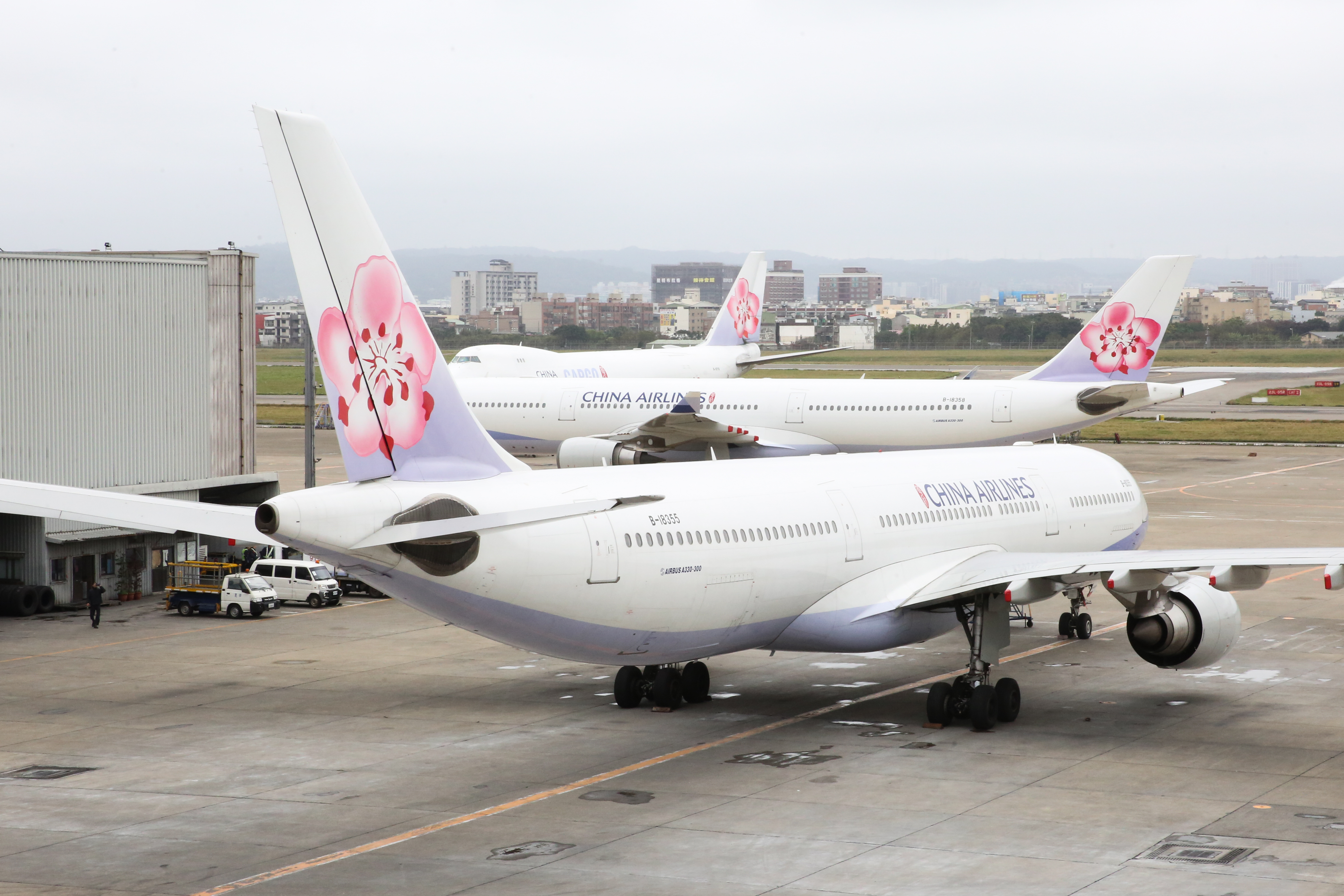 中華航空一名貨機副機師被踢爆於居家檢疫期間外出打高爾夫球。（本刊資料照）