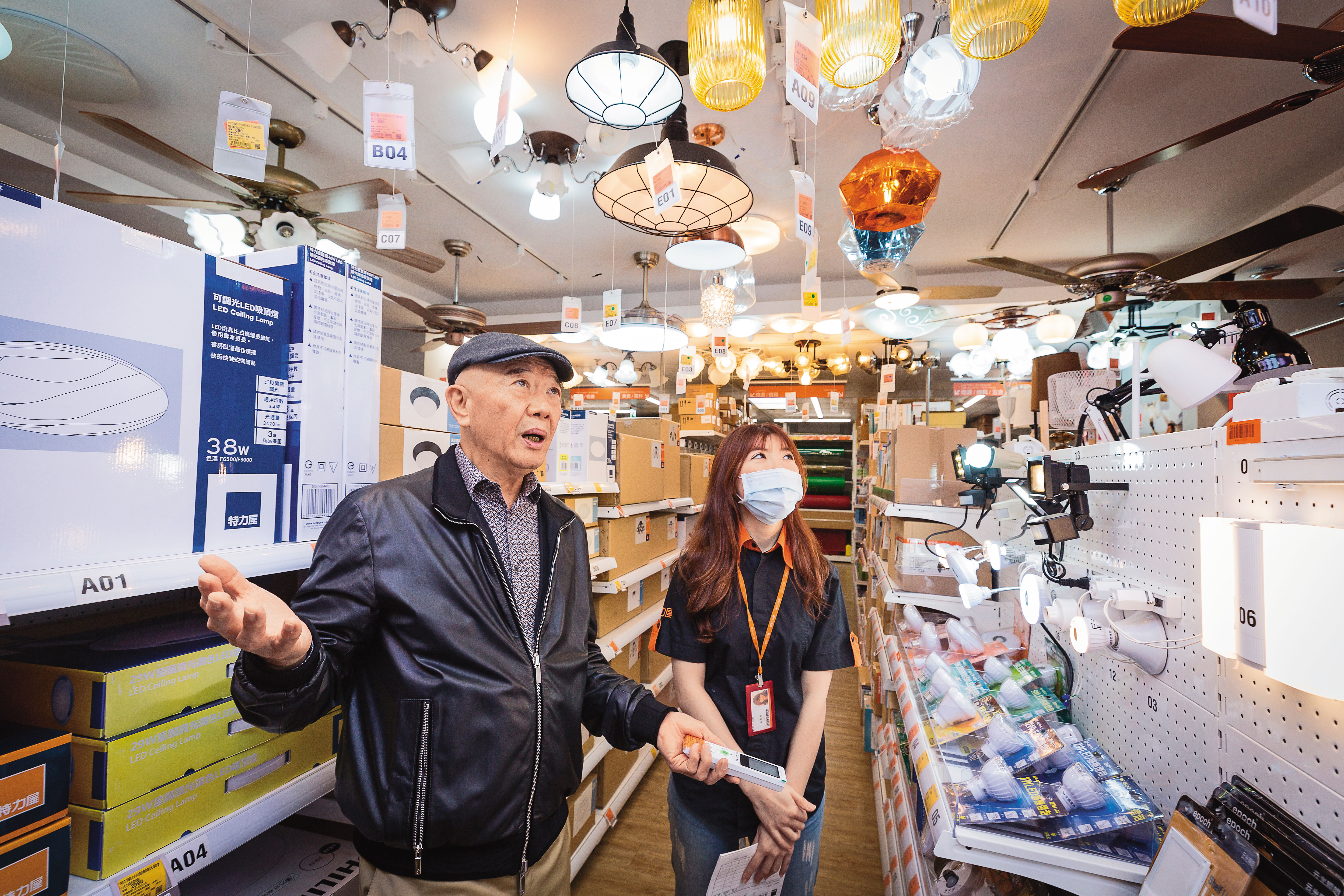 何湯雄現在還會抽空到特力屋巡場，針對商品內容、陳設，提出意見。