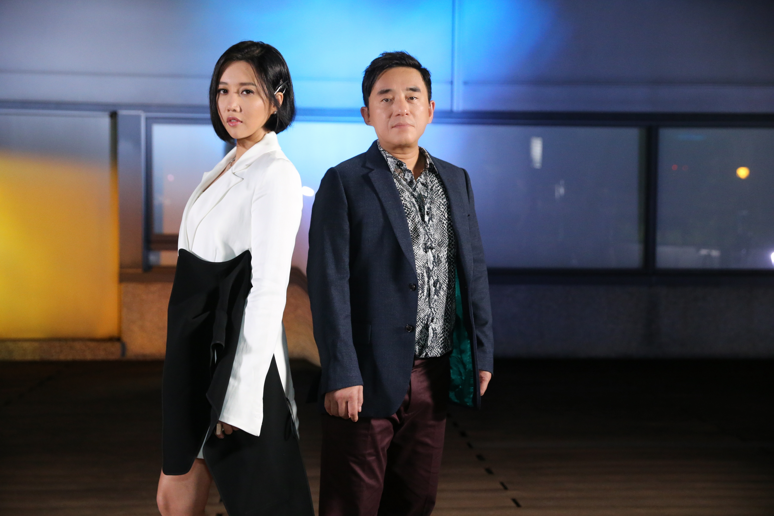 呂方（右）與A-Lin（左）合唱單曲〈最後的祝福〉。（阿爾發音樂提供）