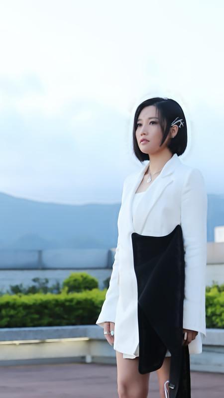 A-Lin（圖）從小聽呂方唱的〈老情歌〉長大。（阿爾發音樂提供）