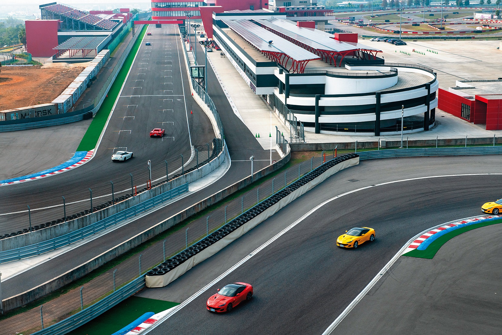 麗寶全賽道G2總長3.5公里，共有23個彎道及將近1公里的大直線，挑戰車手的極限技能。