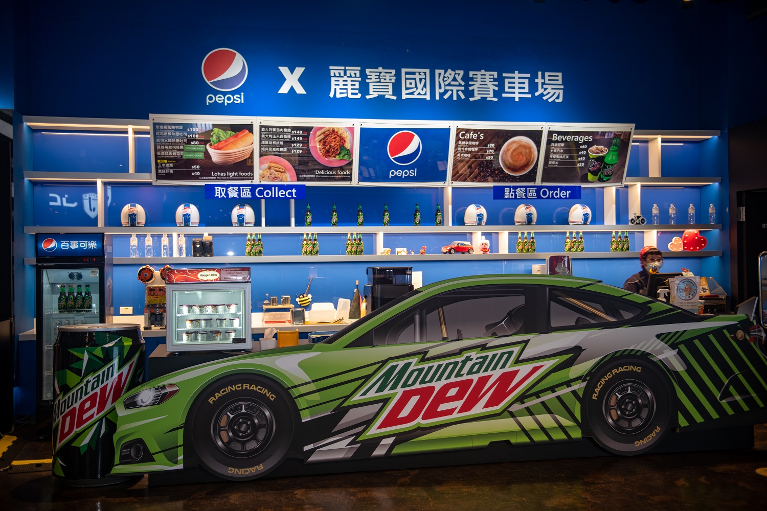 「麗寶國際賽車場」迎賓大廳設有簡單的輕食販賣櫃台。