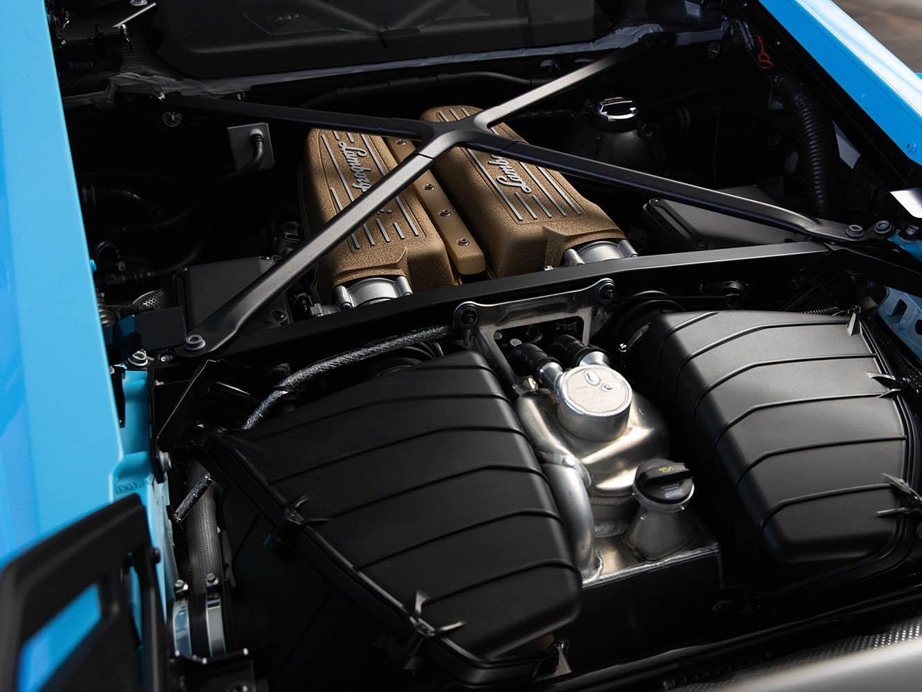 搭載5.2升V10自然進氣引擎，最大馬力上看640hp。