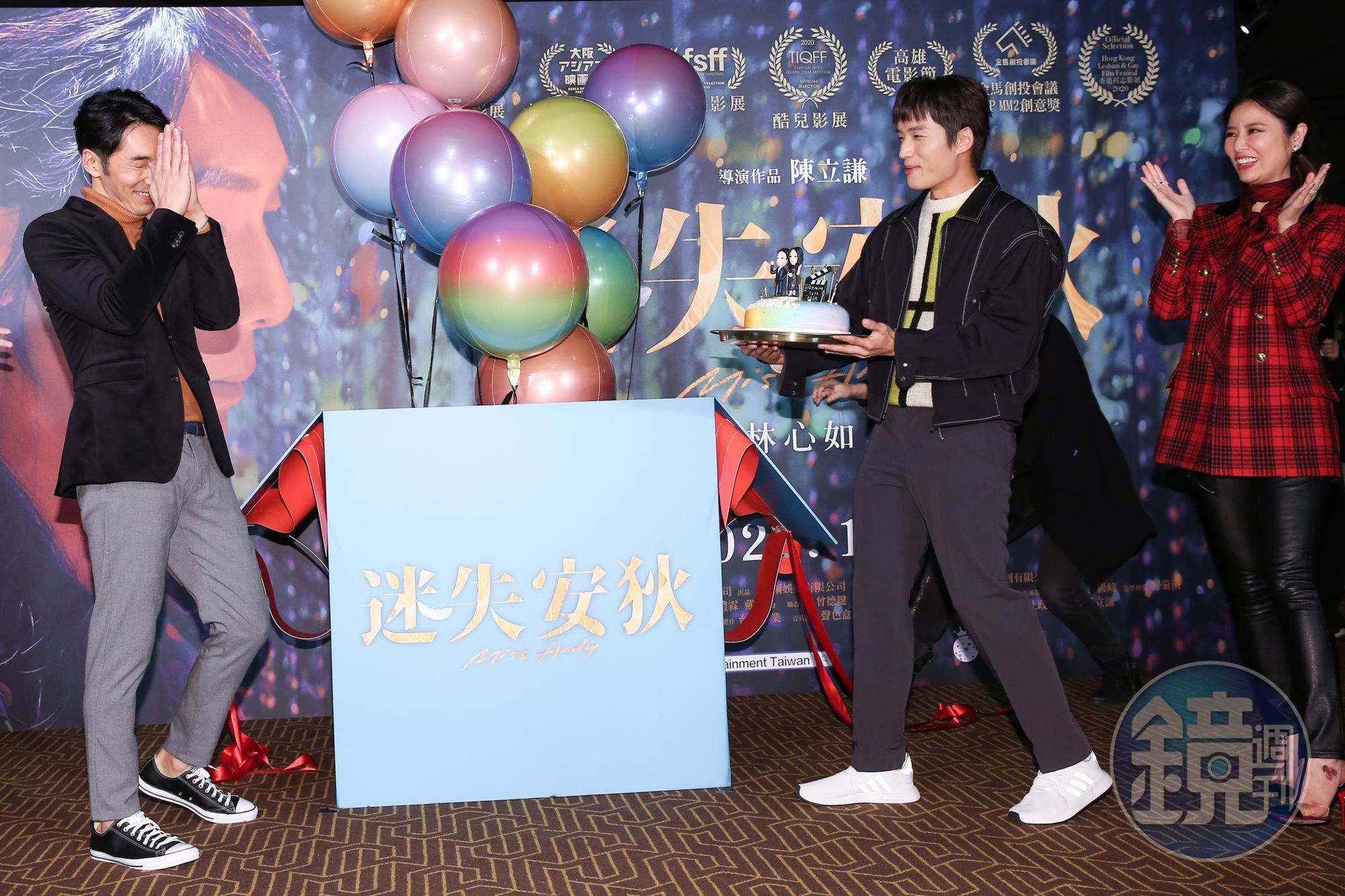 林心如(右)與李李仁(左)、陳澤耀(中)首度合體為電影宣傳。