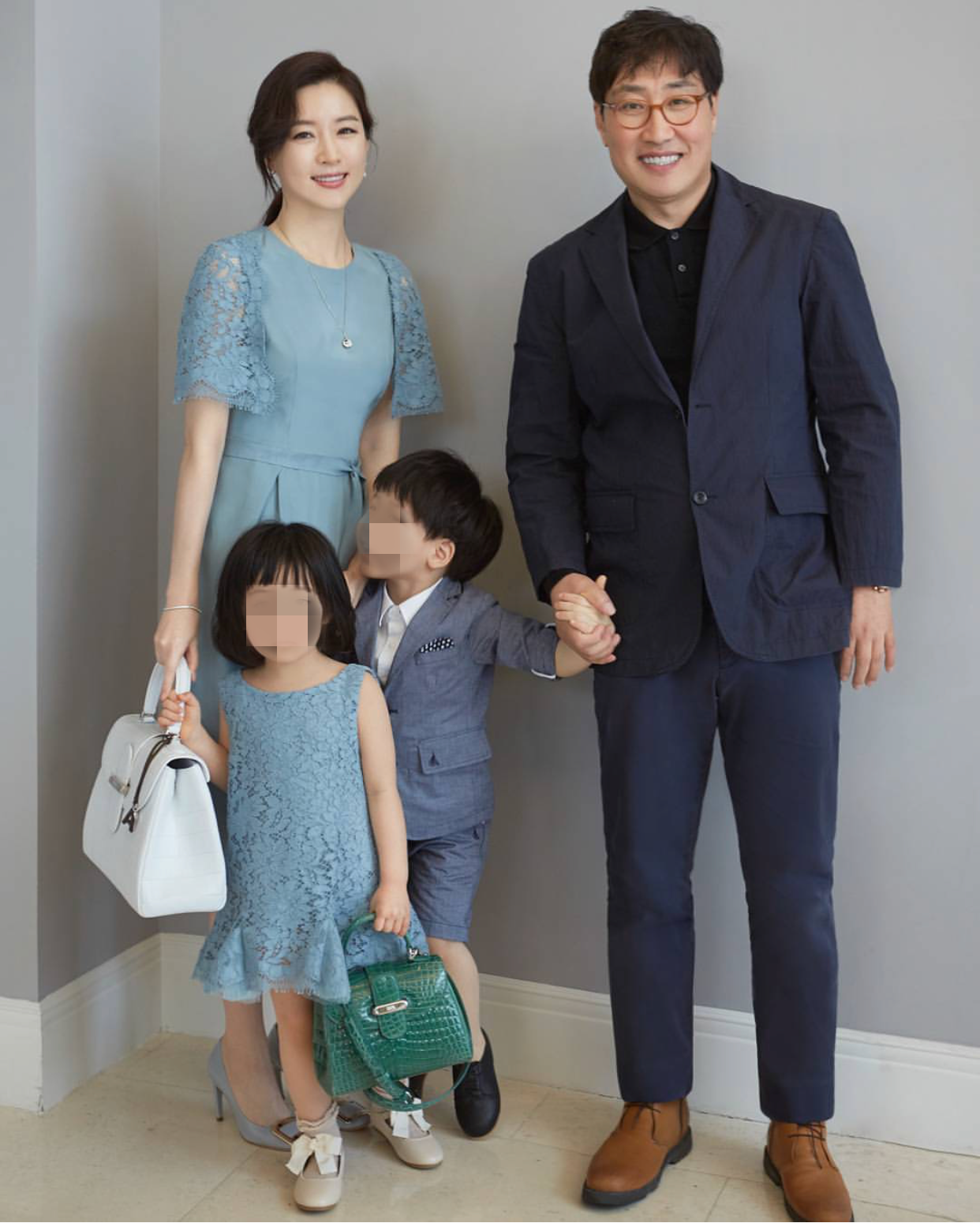 李英愛與富商老公鄭浩英在2009年結婚,婚後育有一對雙胞胎。(翻攝李英愛官方IG)
