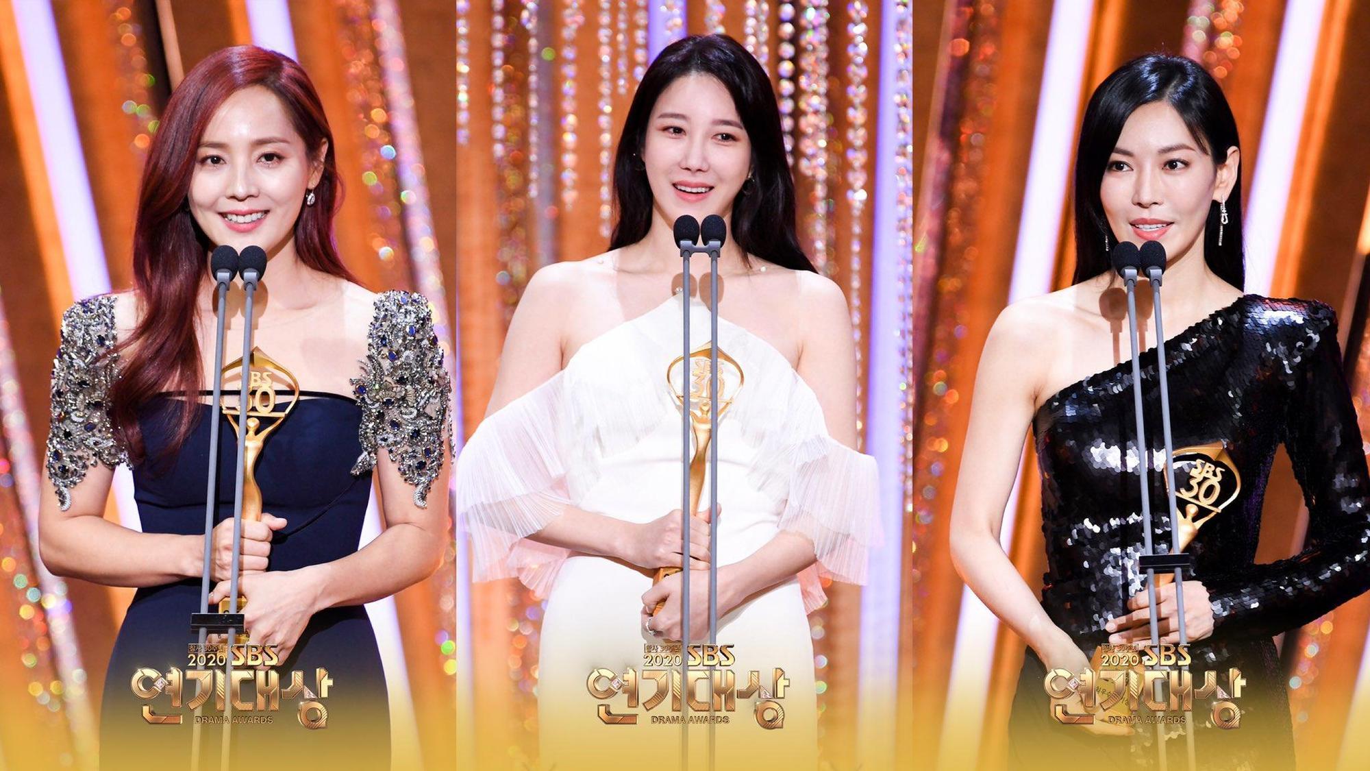 柳真（左起）、李智雅與金素妍獲得2020年SBS演技大賞獎項肯定。（網路圖片）