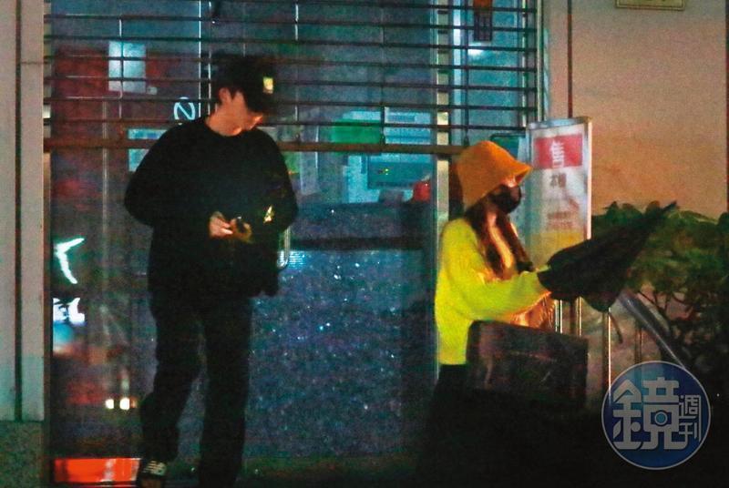 本刊多次直擊邱鋒澤和采子在同棟大樓進出,兩人疑似同居中。(攝影組)
