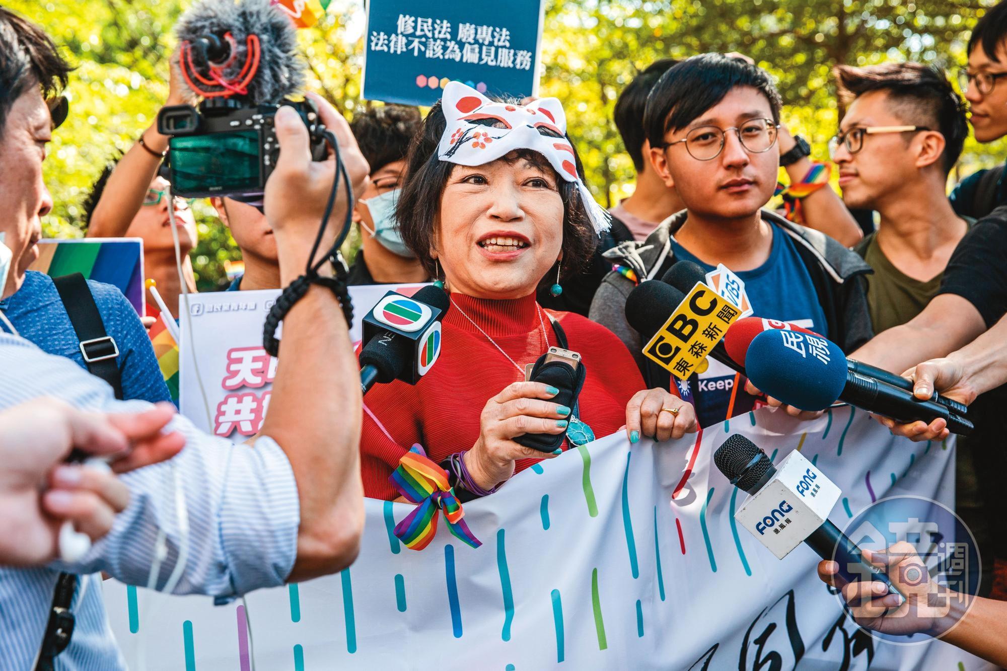 國民黨立法委員葉毓蘭（中）入選國民黨不分區時，便向黨部表明未來會支持性平教育與同婚法案。