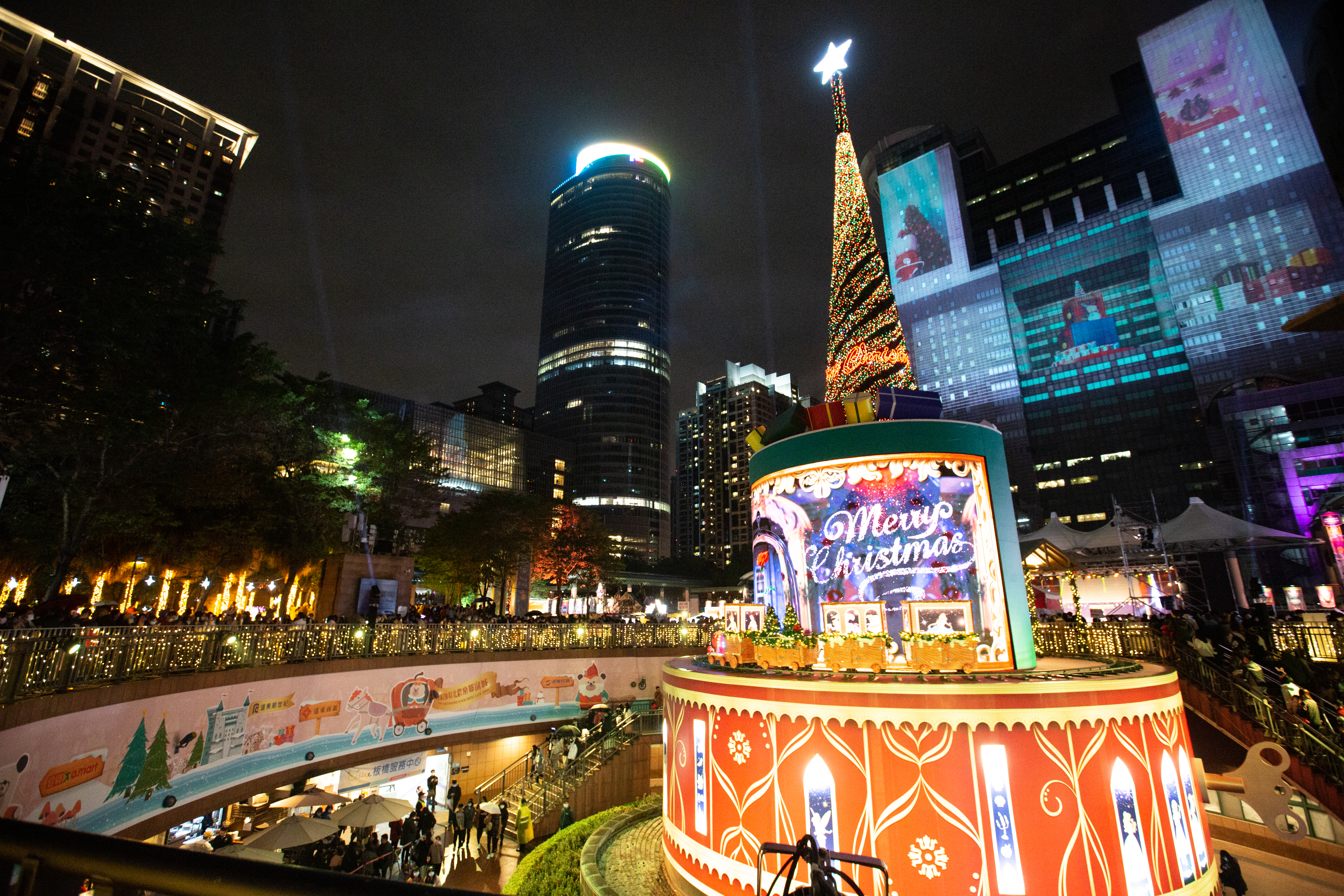 「2020新北歡樂耶誕城」在疫情期間仍順利舉辦，吸引像是澳洲、阿根廷、新加坡、印度等知名外媒報導。