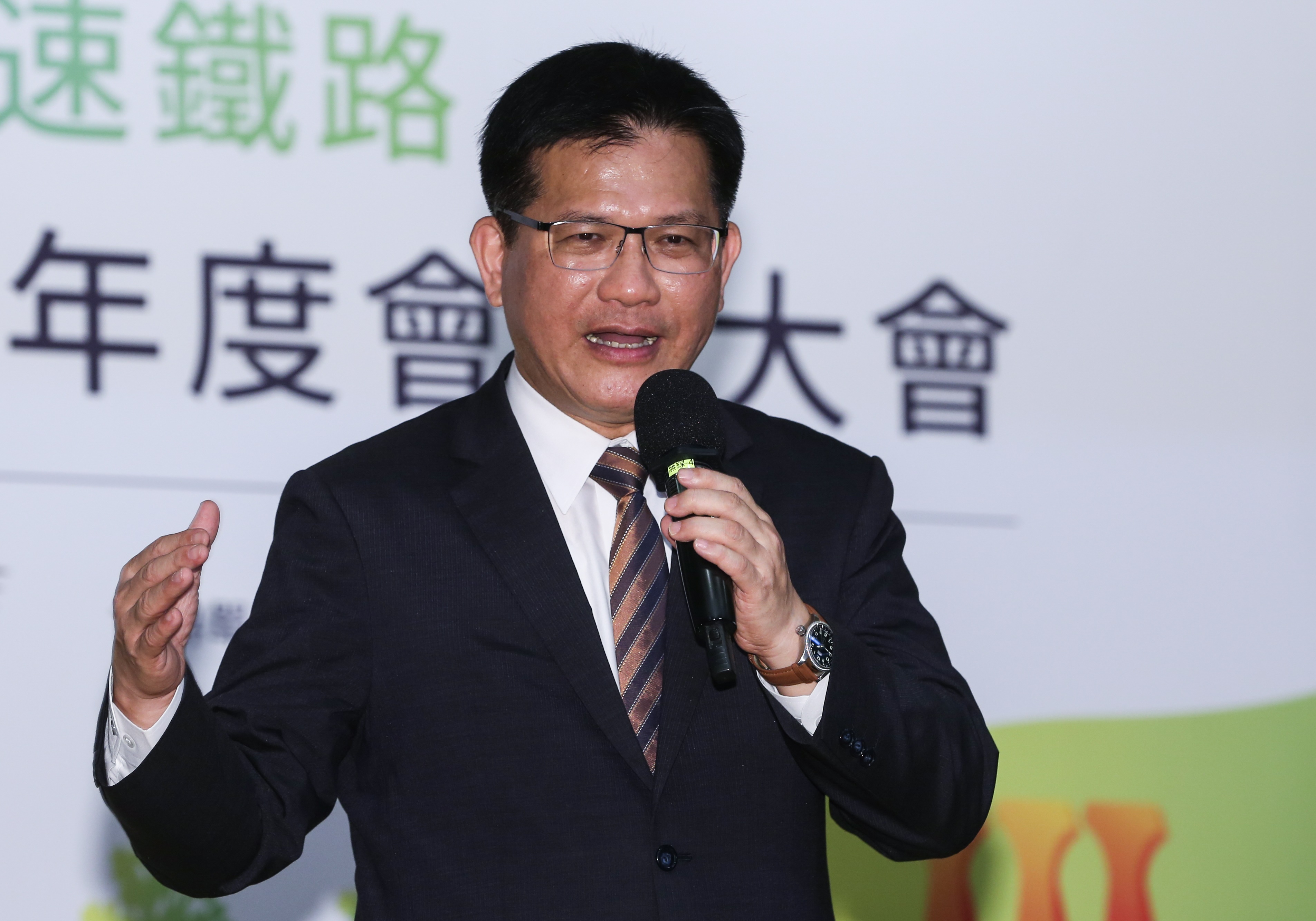 華航貨機777F新塗裝機身內含台灣意象，傳出飛香港受阻，交通部長林佳龍今天表示，航權是對等，無外傳的情況。（本刊資料照）