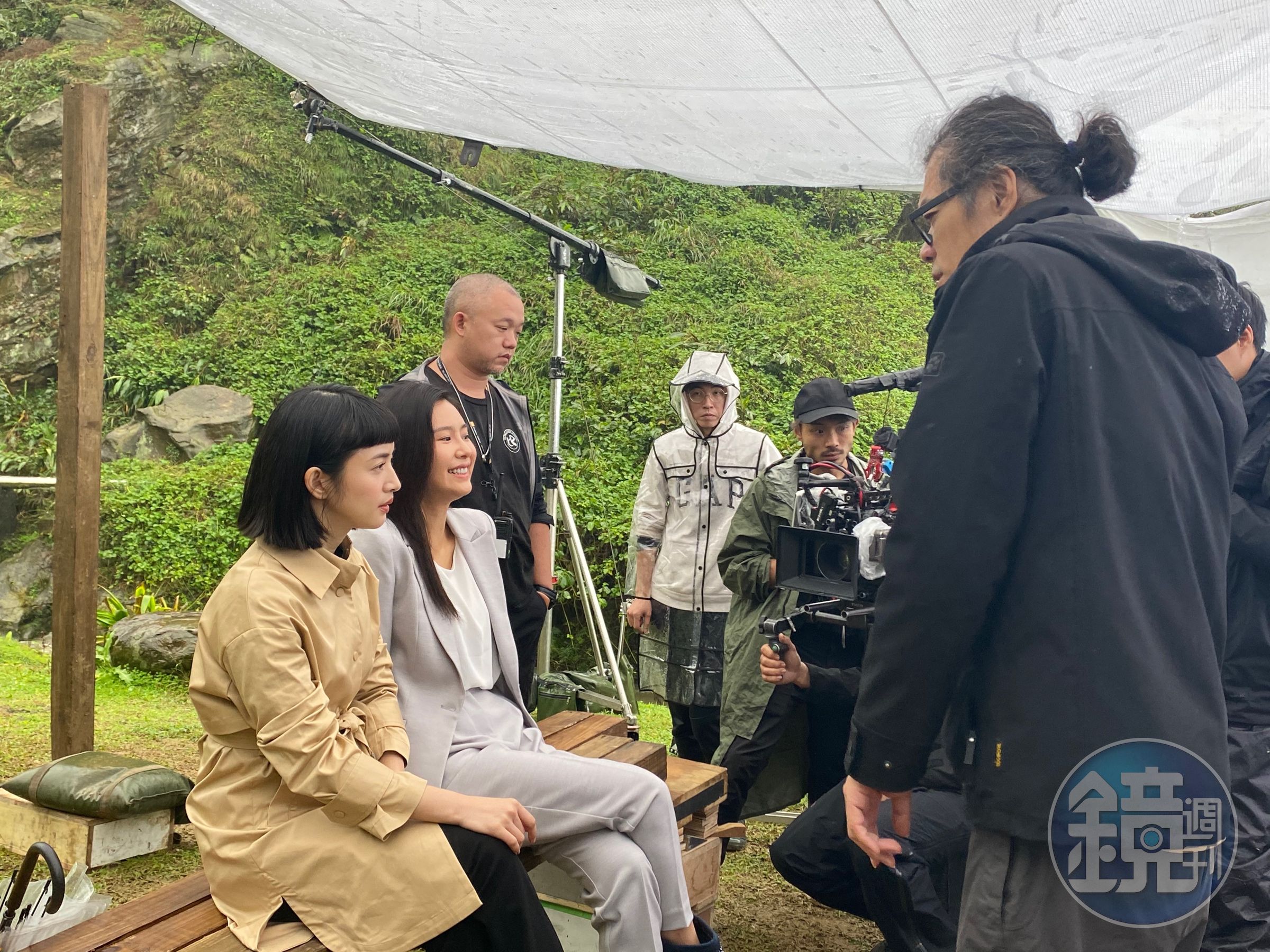 廣告歷時72小時拍攝，且天候亦不佳，現場拍攝時氣氛為之緊繃。（周子娛樂提供）