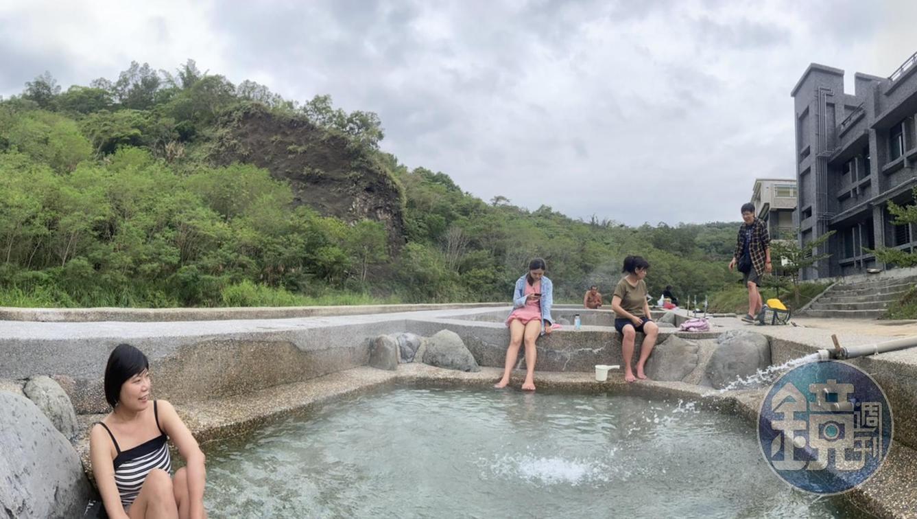 花蓮的安通露天野溪溫泉,冬天泡湯非常舒服。