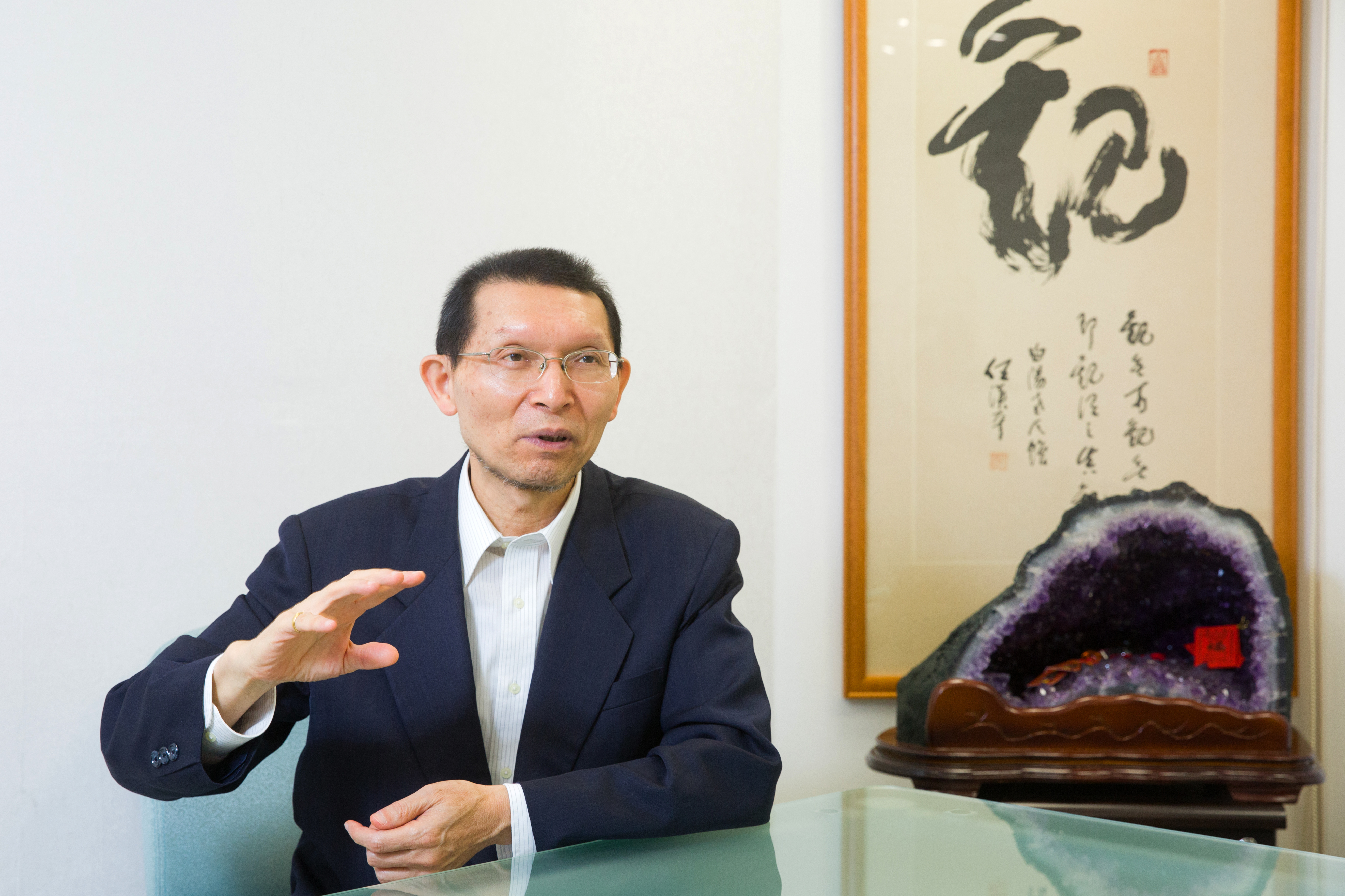 新光投信董事長劉坤錫認為，這波熱錢來勢洶洶，投資人不應預設高點。