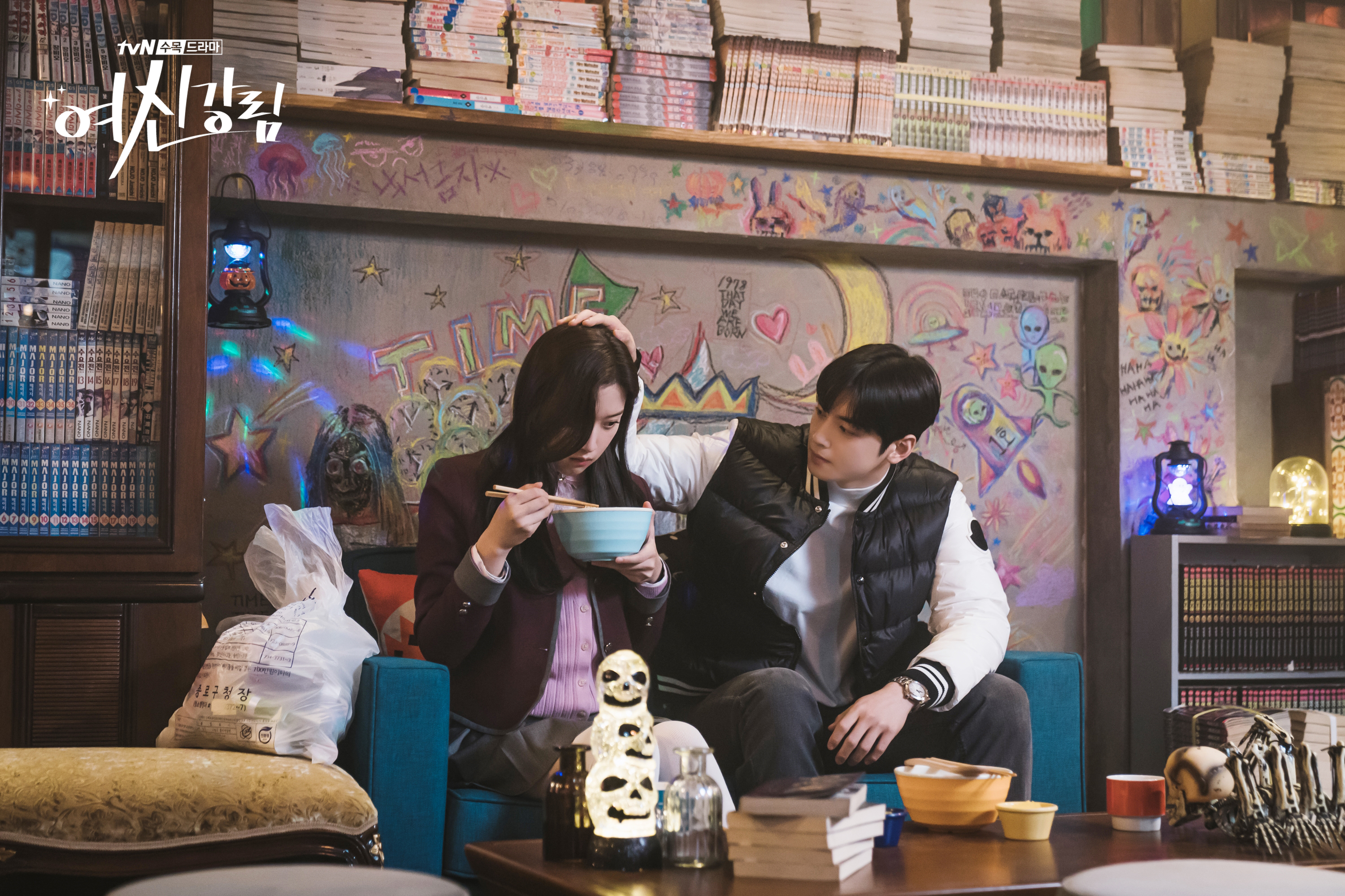 車銀優（右）在《女神降臨》最新一集中溫柔摸文佳煐頭，慢慢吐露自己的心意。（翻攝自tvN DRAMA Twitter）