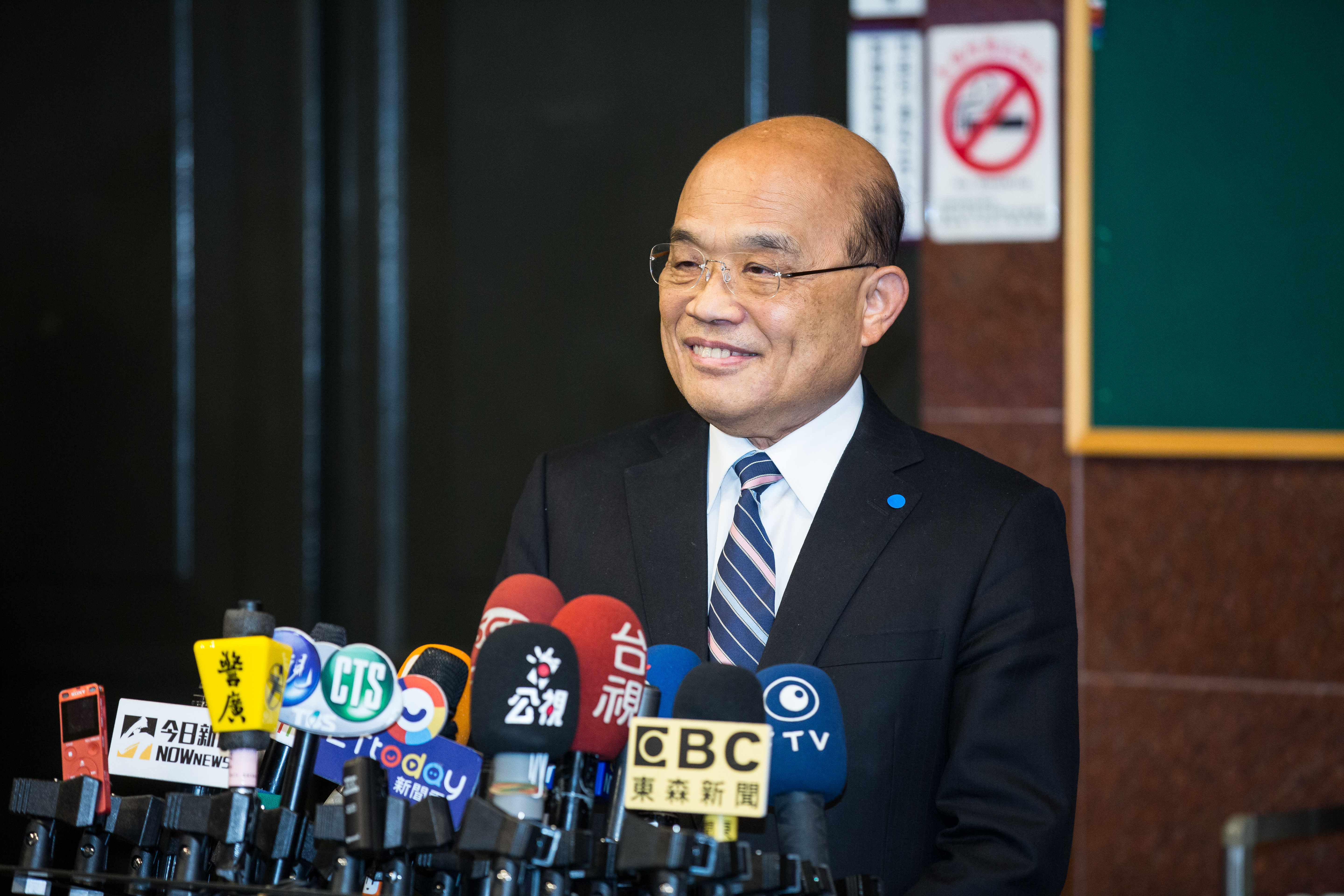 行政院長蘇貞昌預計分6梯次與民進黨立委餐敘，每梯次約10位立委參與，符合防疫需求也更能充分與綠委溝通。（本刊資料照）