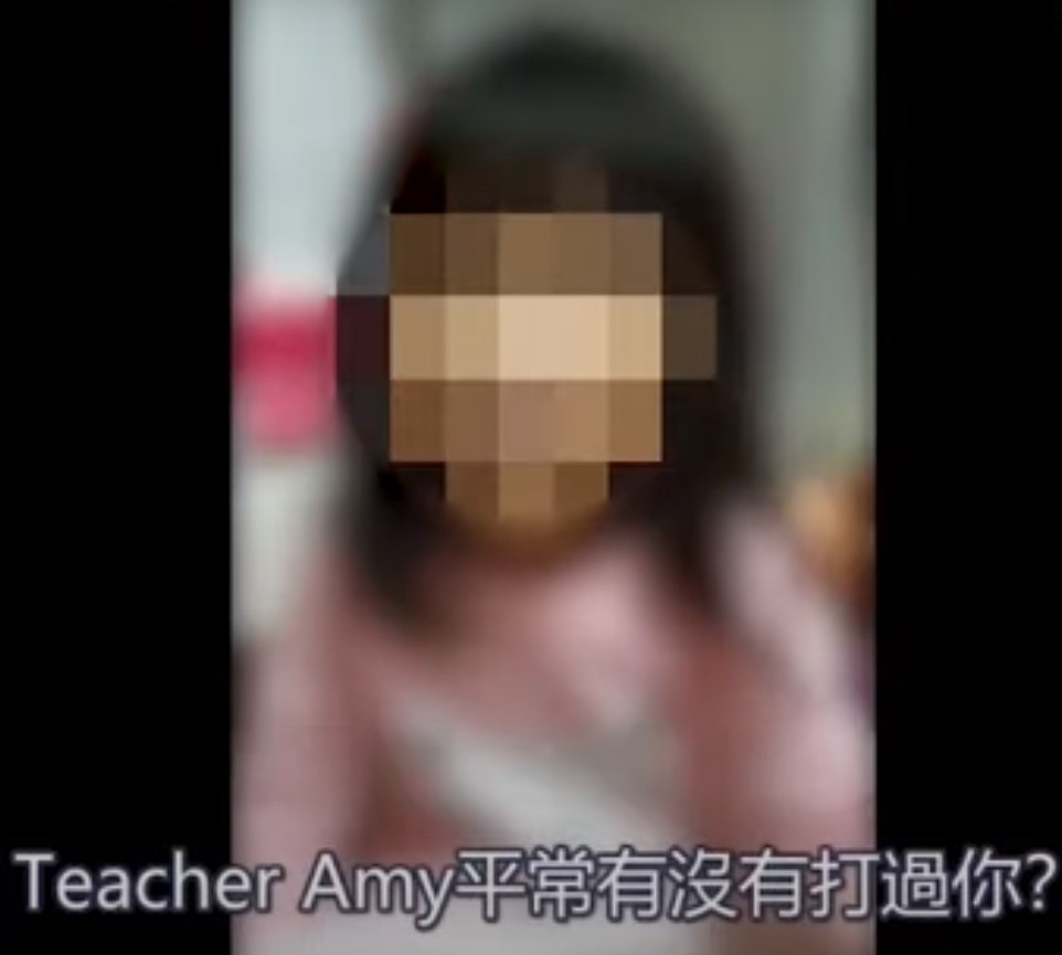 新北市知名幼稚園教保員掌摑聽損兒,造成聽力受損的永久性傷害,園方監視器卻「完全沒有畫面」。(翻攝畫面)