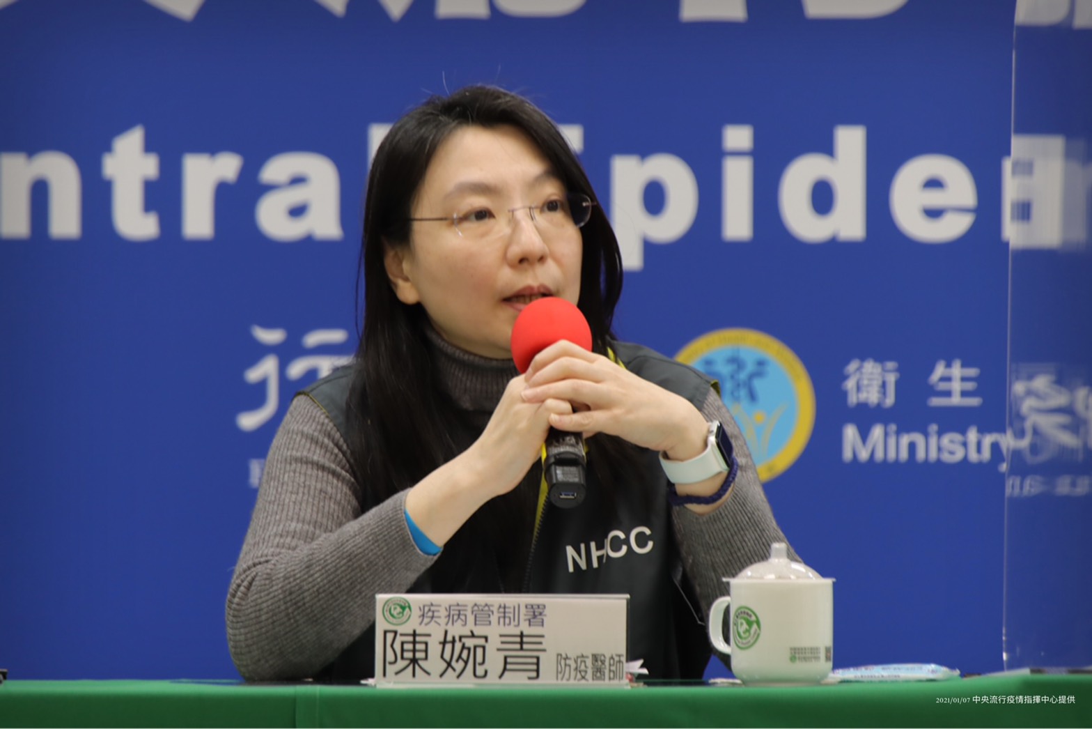 指揮中心防疫醫師陳婉青還原疫調過程，指出4理由能證明無交叉感染情形，同時也強調防疫旅館制度的安全性。（指揮中心提供）