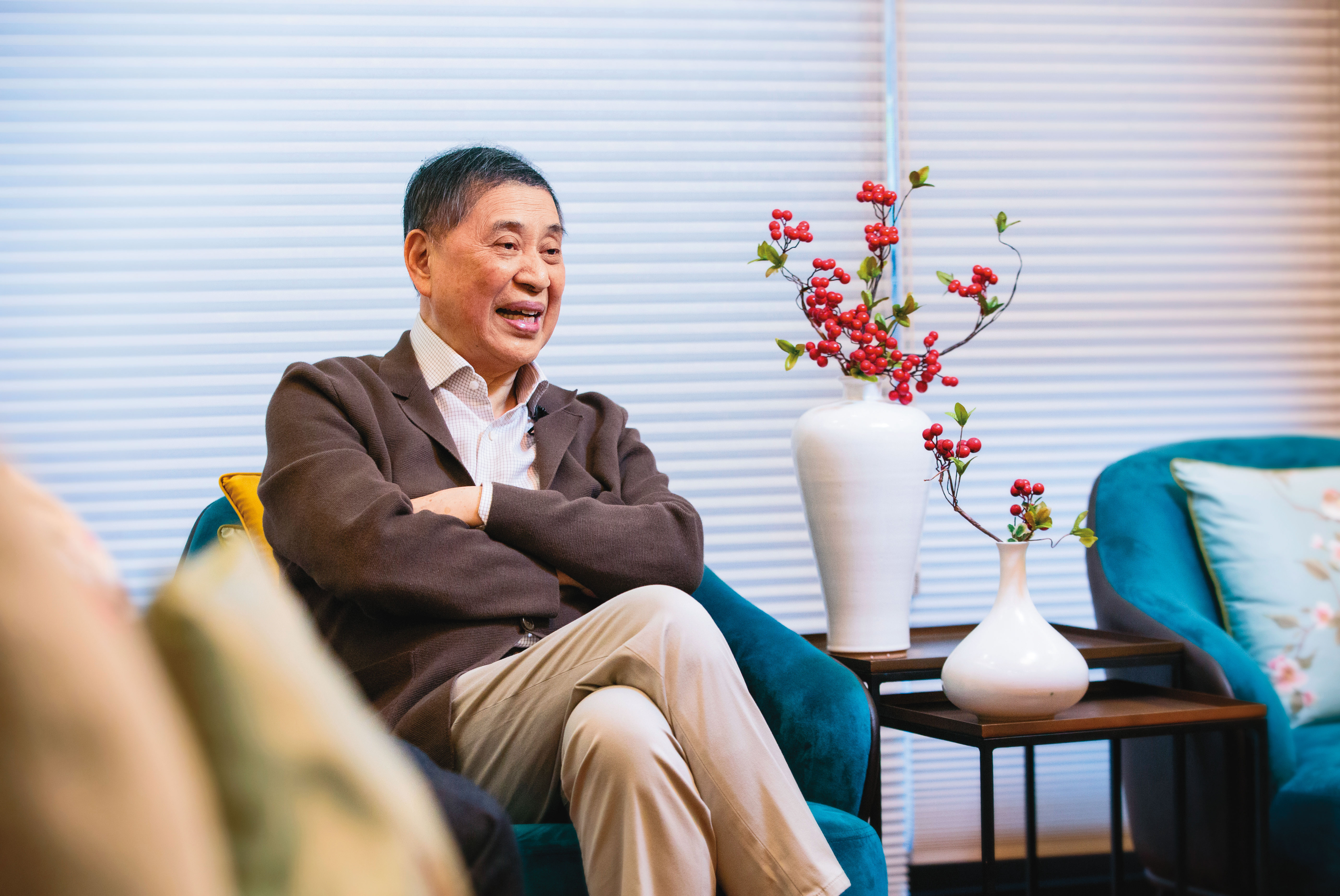 白先勇面色紅潤，髮色黑多過灰，作息亦似年輕人夜半睡而午後醒。