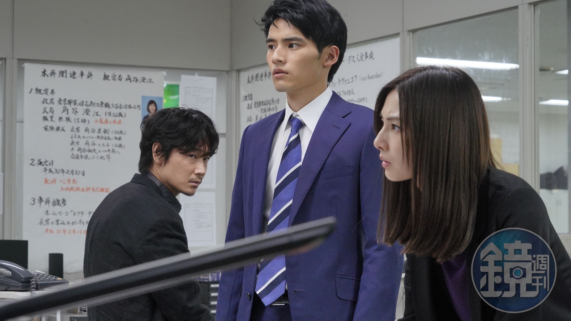 綾野剛（左）和岡田健史（中）二度合作，期許未來能挑戰與《死亡醫生的遺產》不一樣的角色。（龍祥電影提供）
